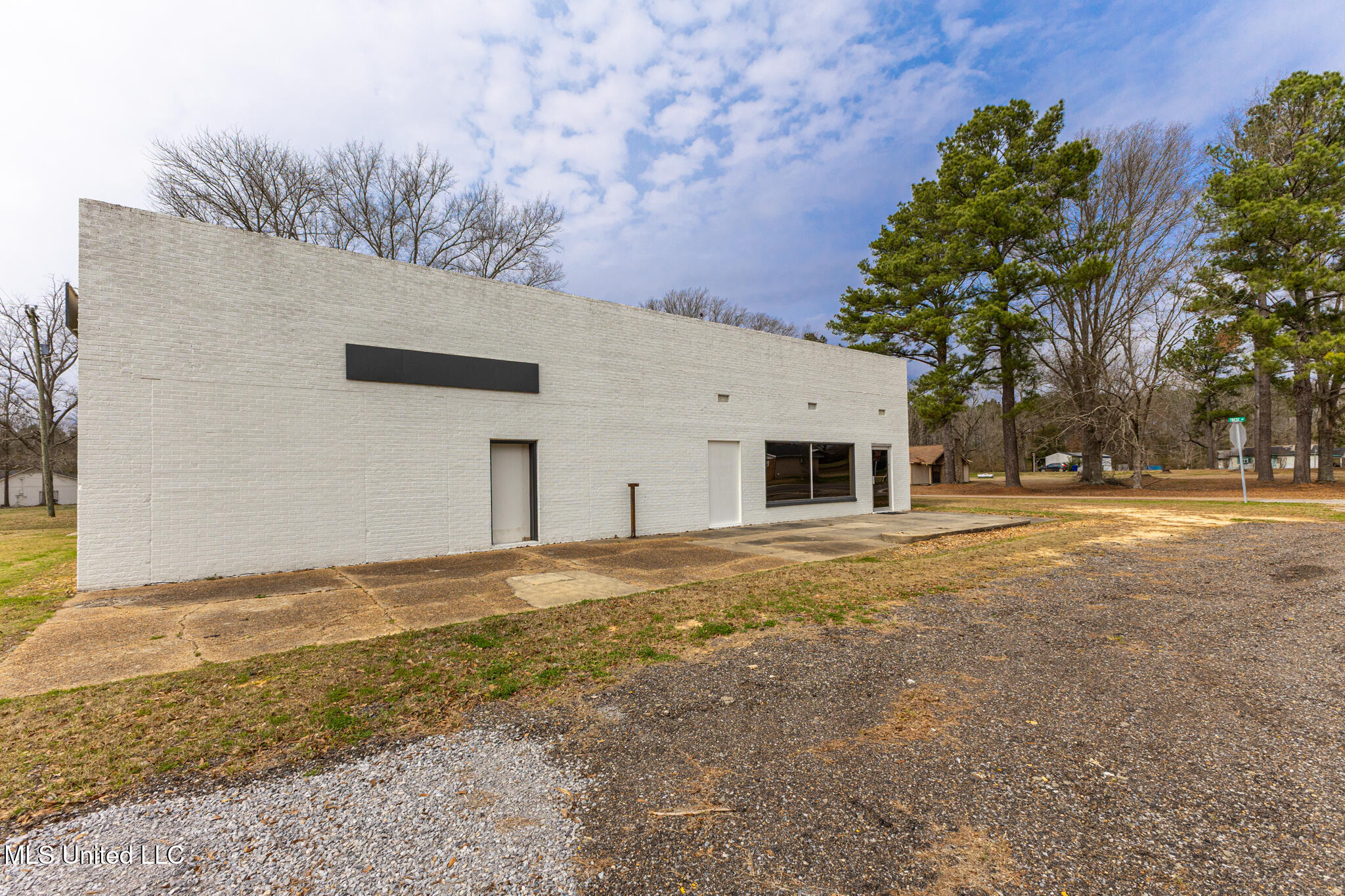 8484 Highway 483 Property Photo 6