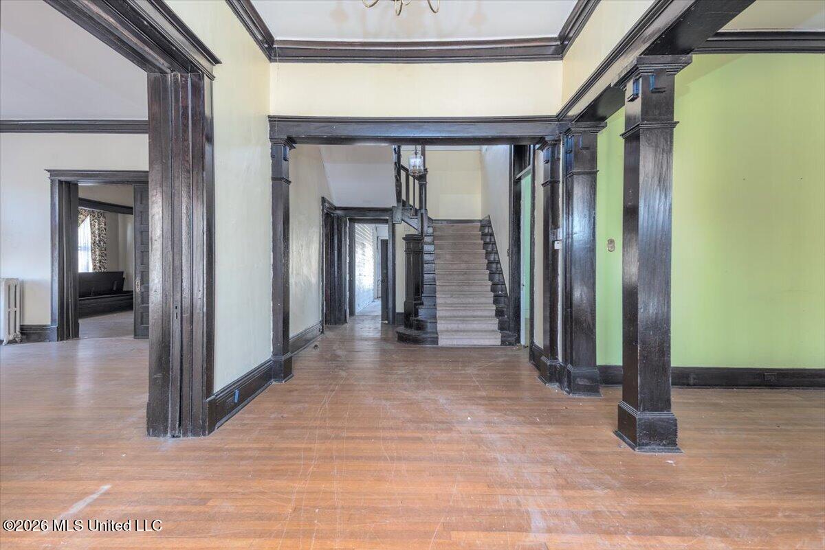 195 N Walthall Street Property Photo 4