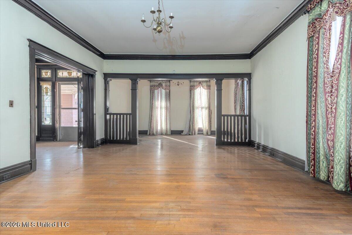 195 N Walthall Street Property Photo 6