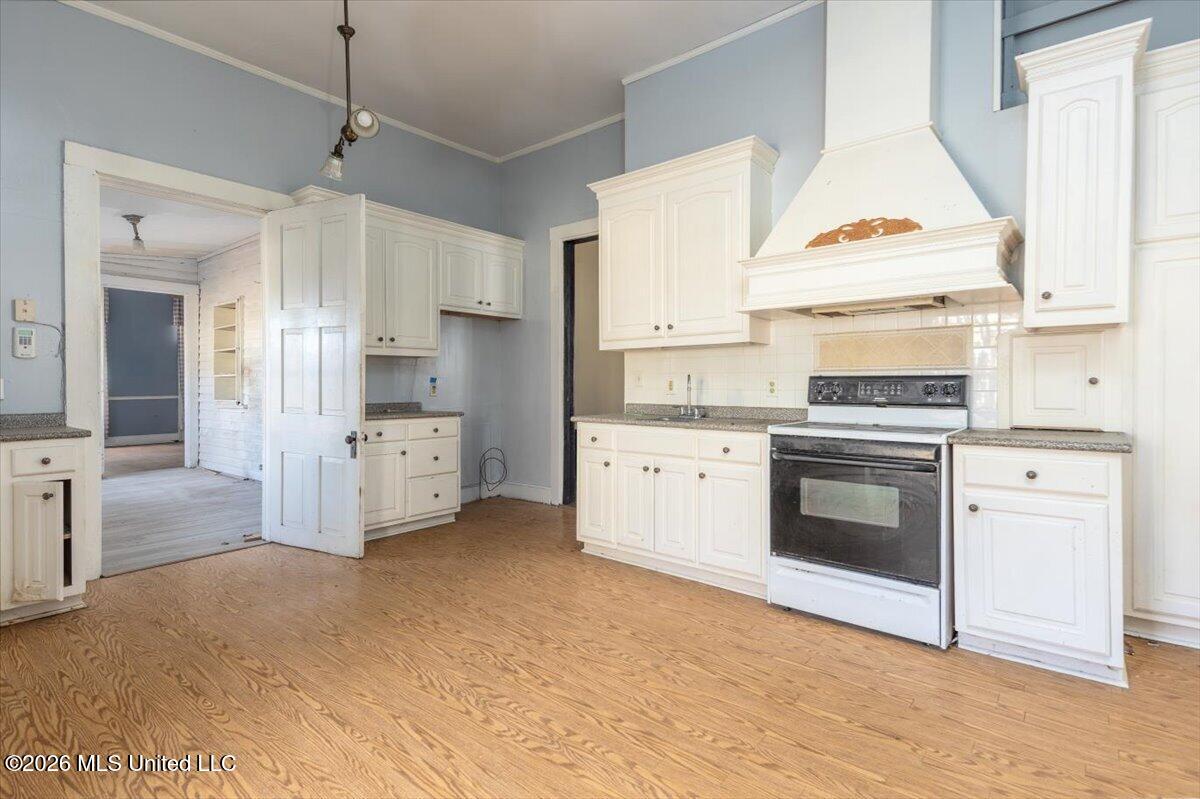 195 N Walthall Street Property Photo 9