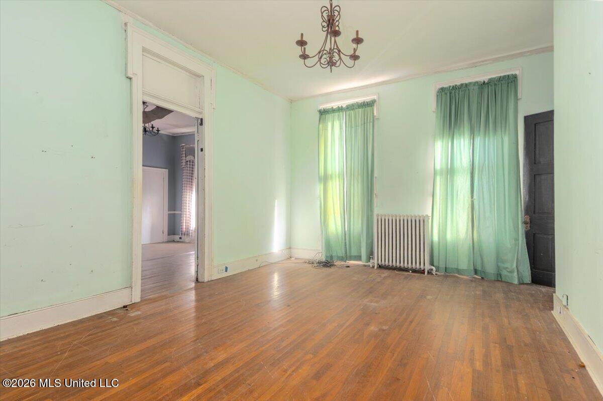 195 N Walthall Street Property Photo 13