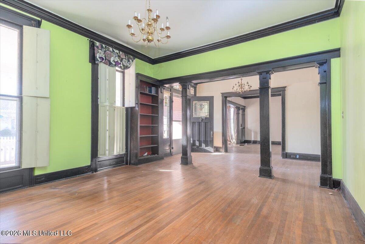 195 N Walthall Street Property Photo 16