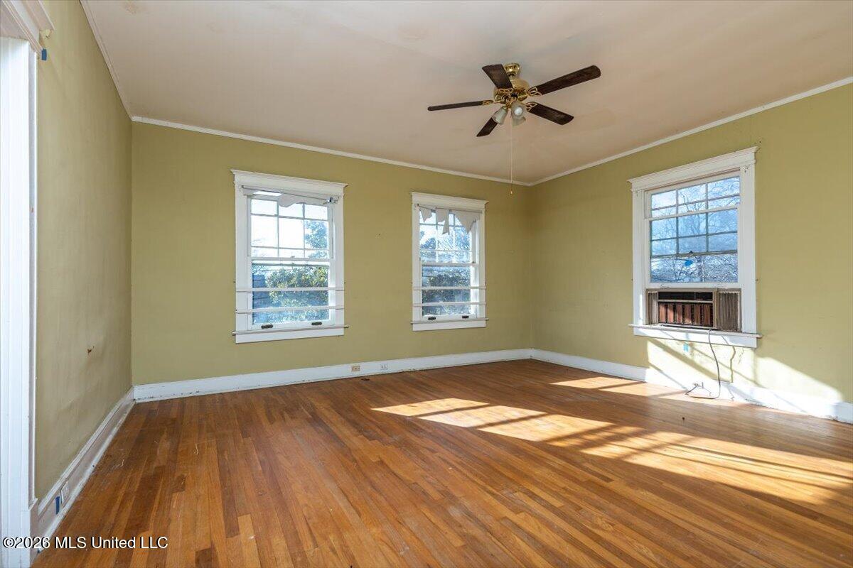 195 N Walthall Street Property Photo 19