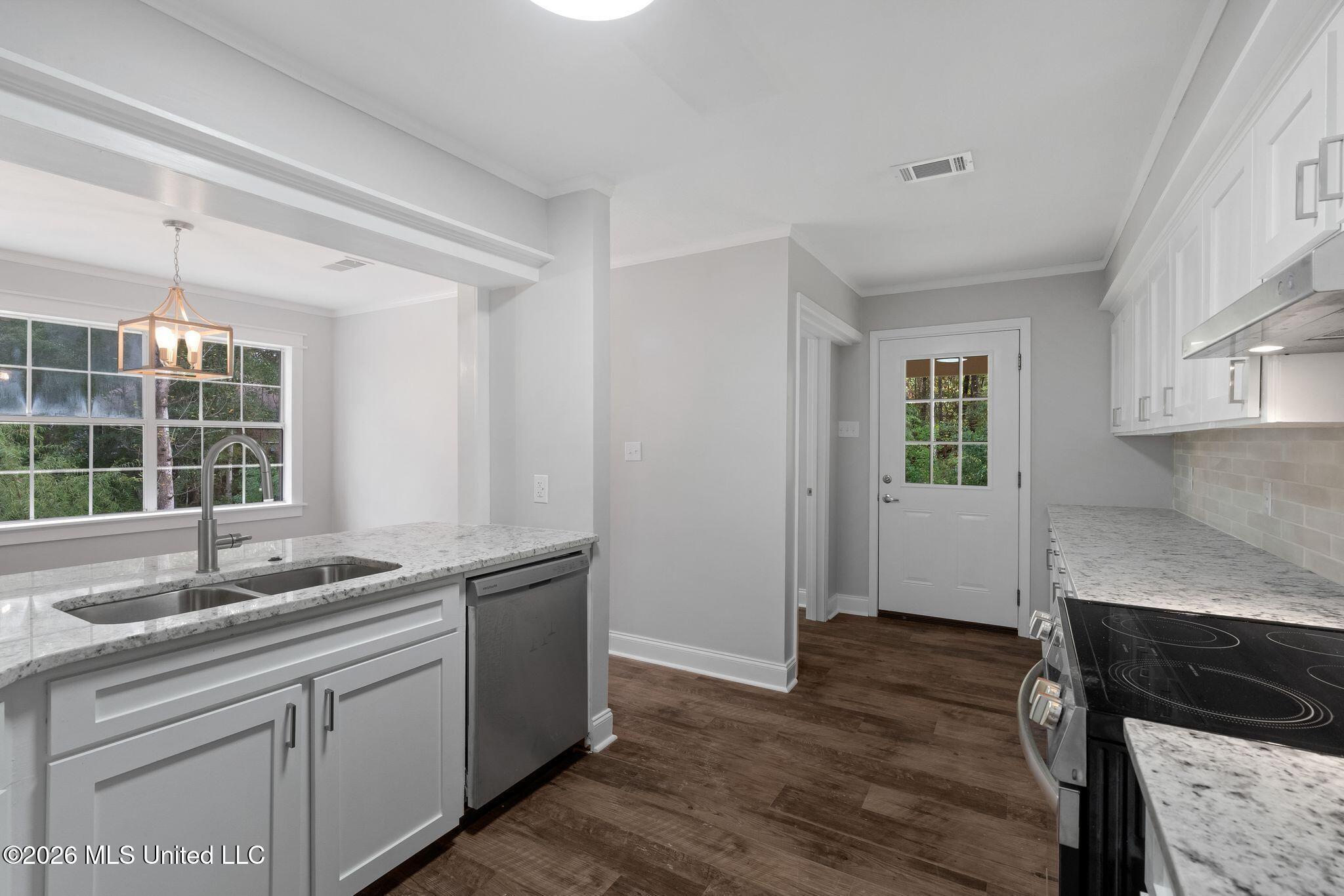 10 Poplar Drive Property Photo 16