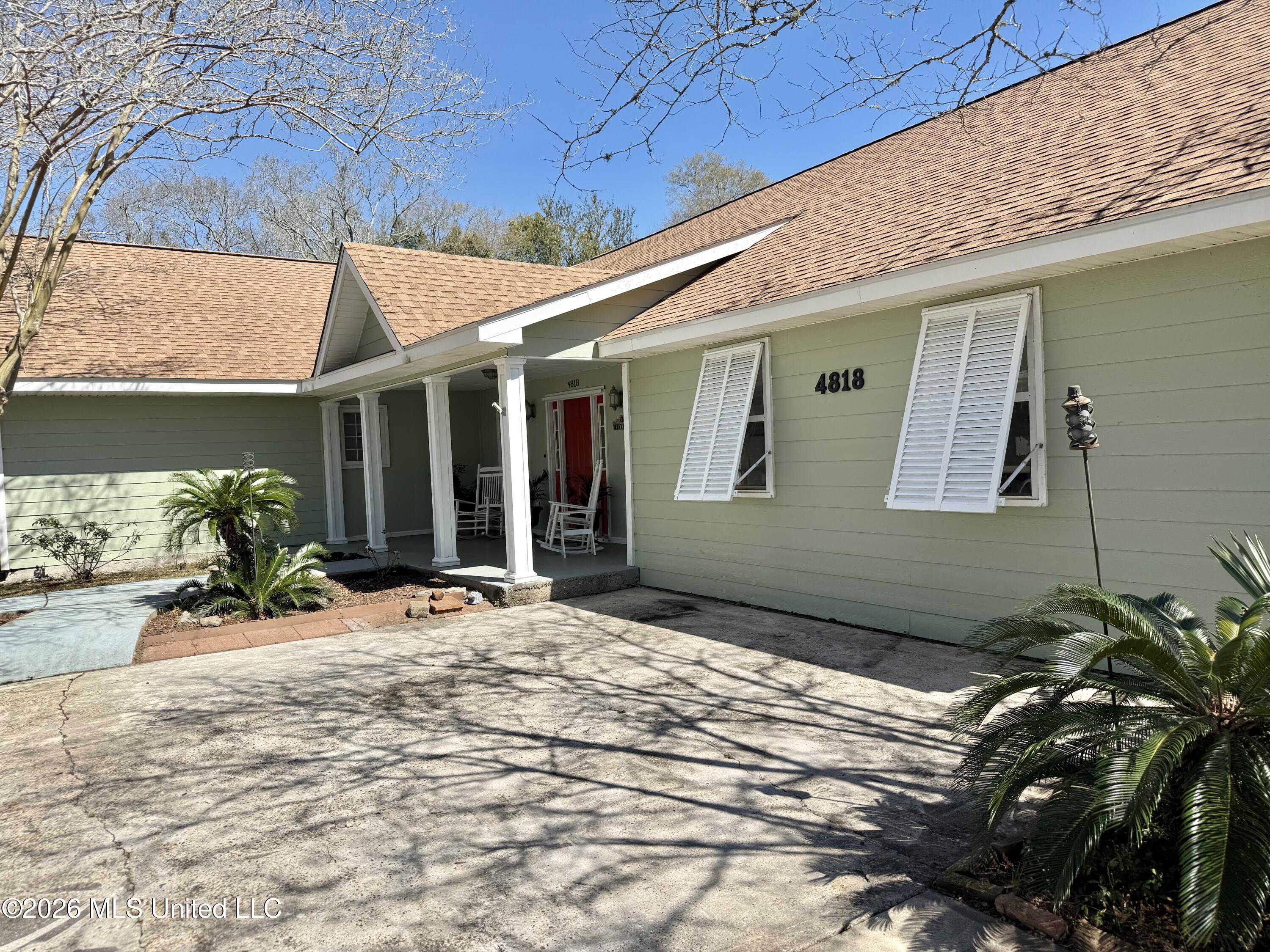 4818 Oakwood Street Property Photo 2