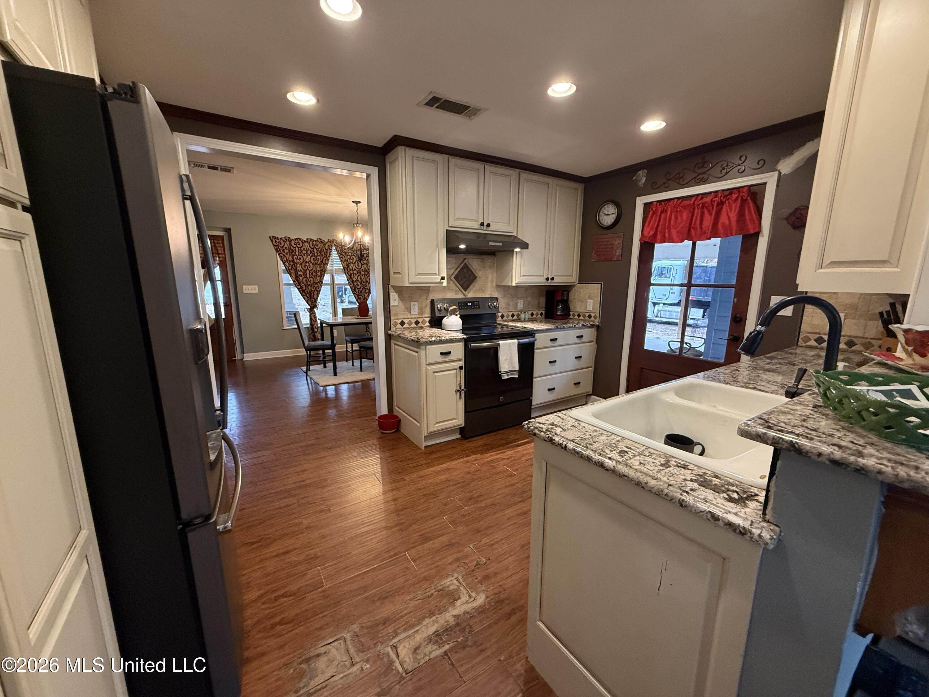 4964 Blossom Hill Road Property Photo 2