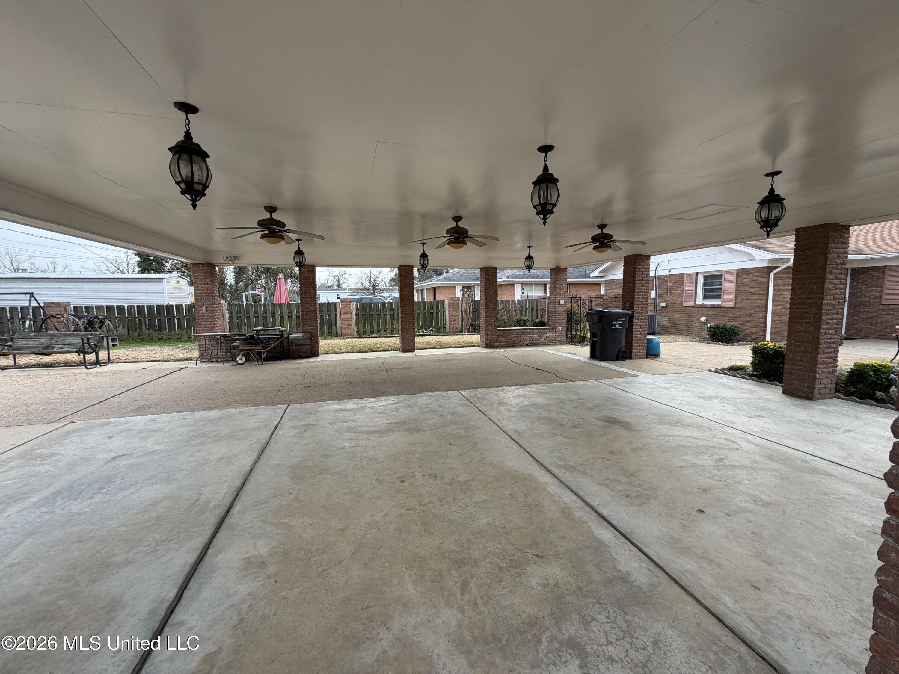 720 Central Street Property Photo 4