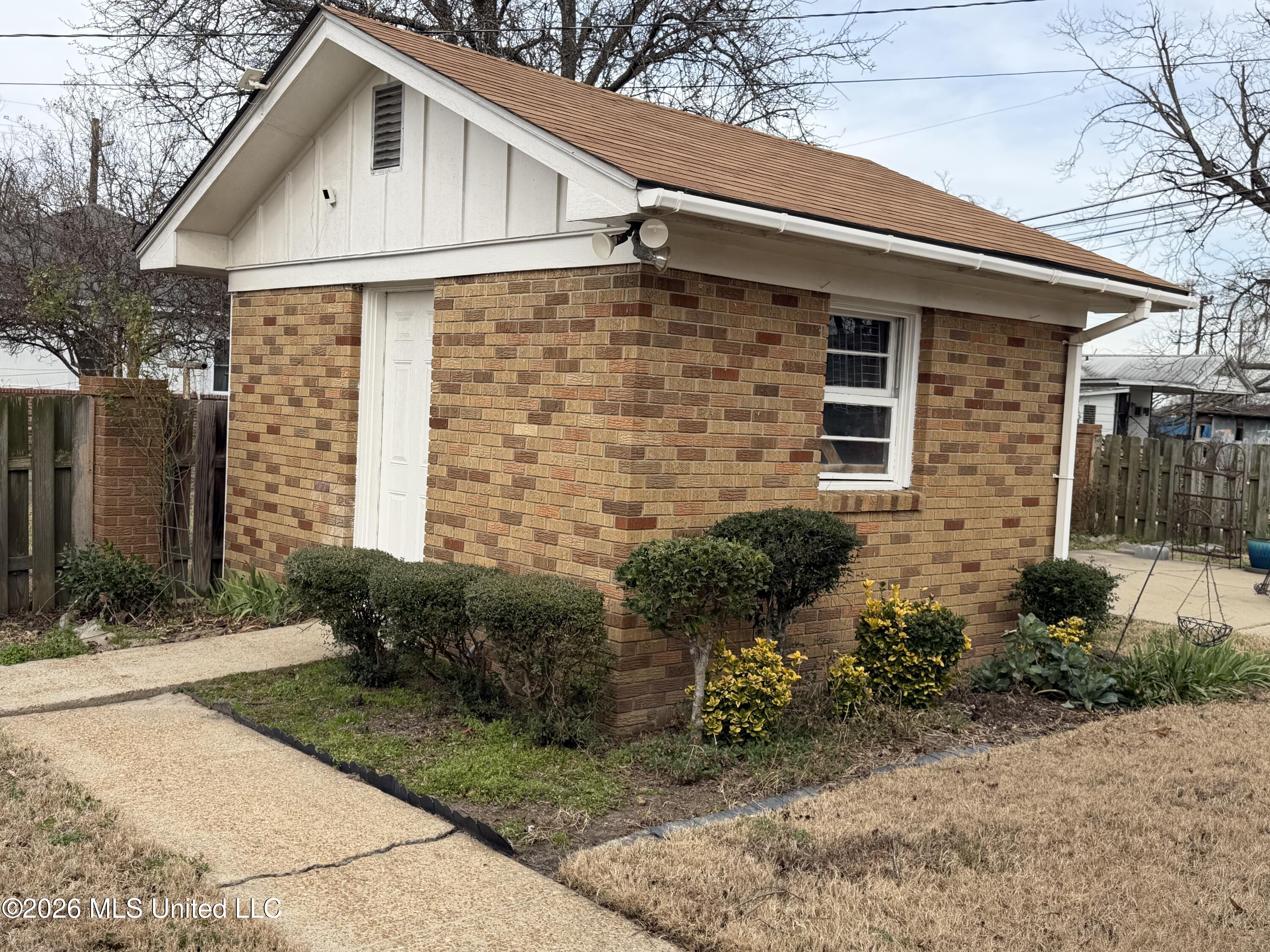 720 Central Street Property Photo 5
