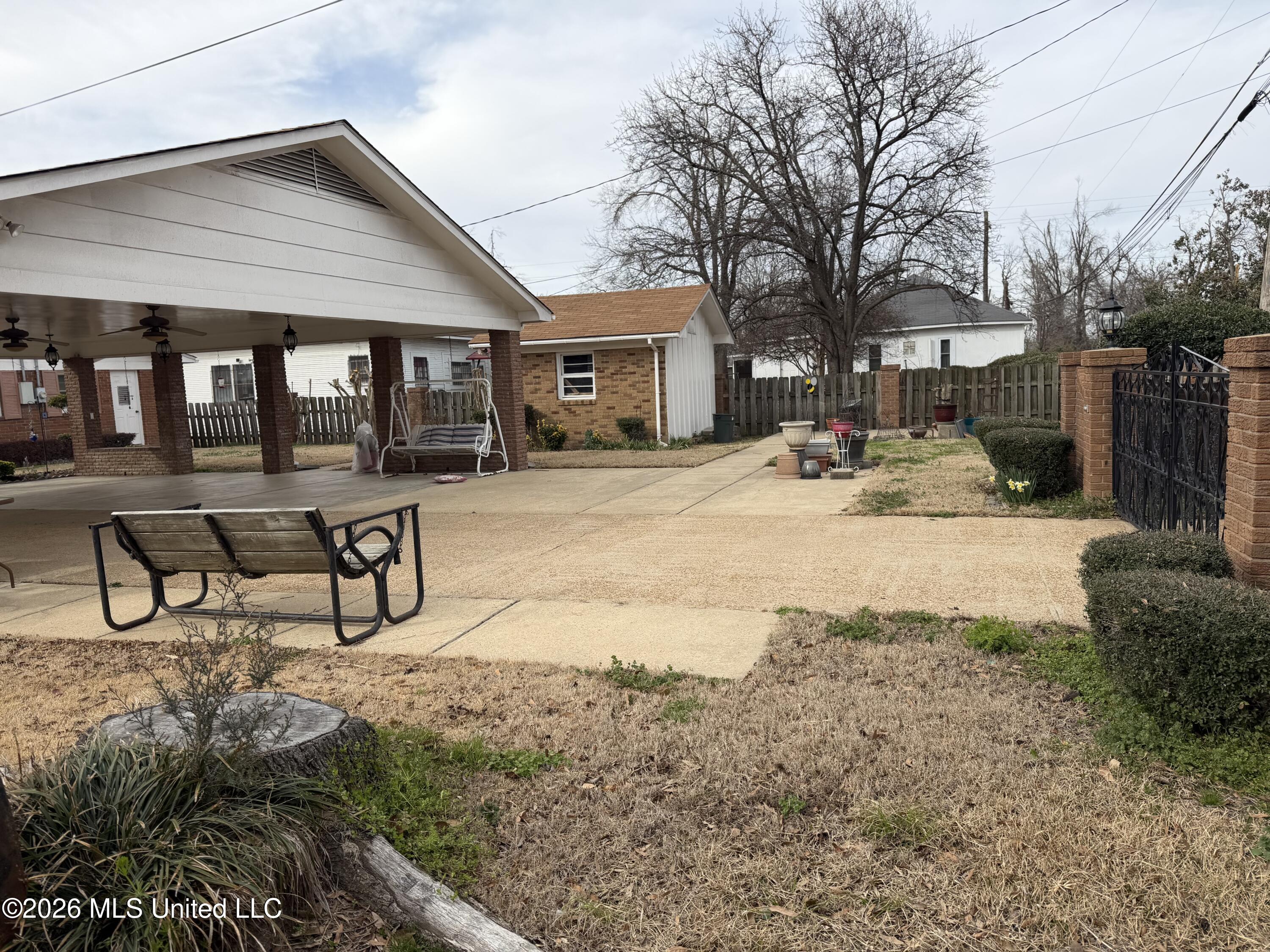 720 Central Street Property Photo 6