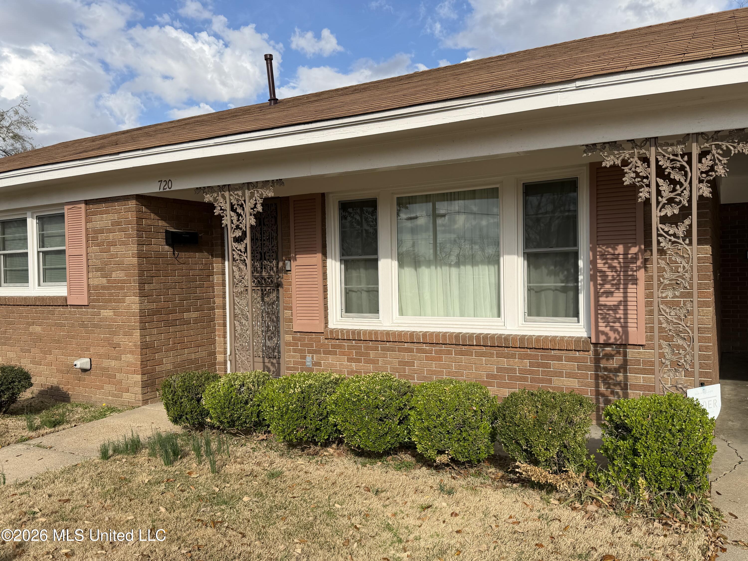 720 Central Street Property Photo 8