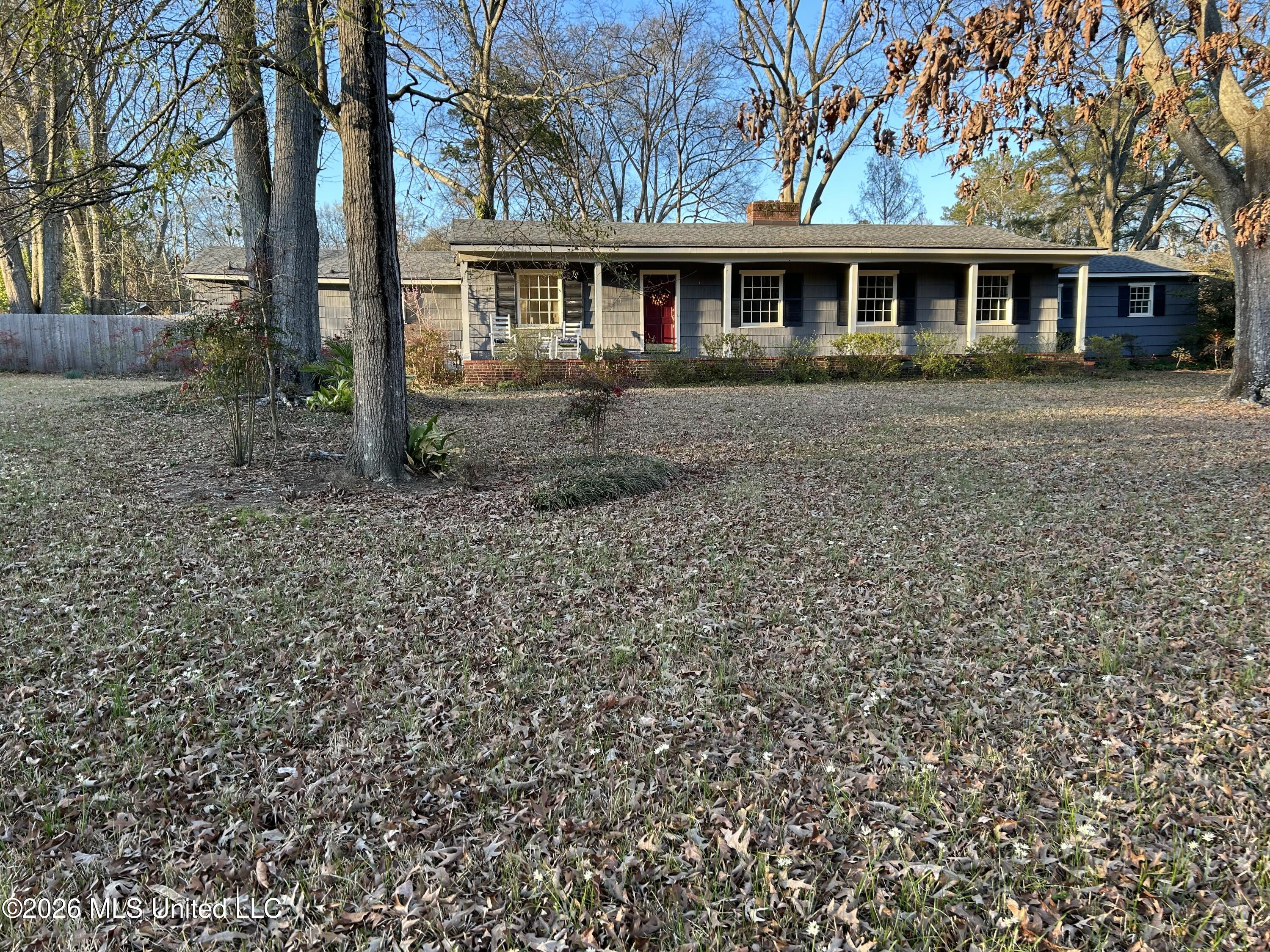 1424 E Northside Drive Property Photo 1