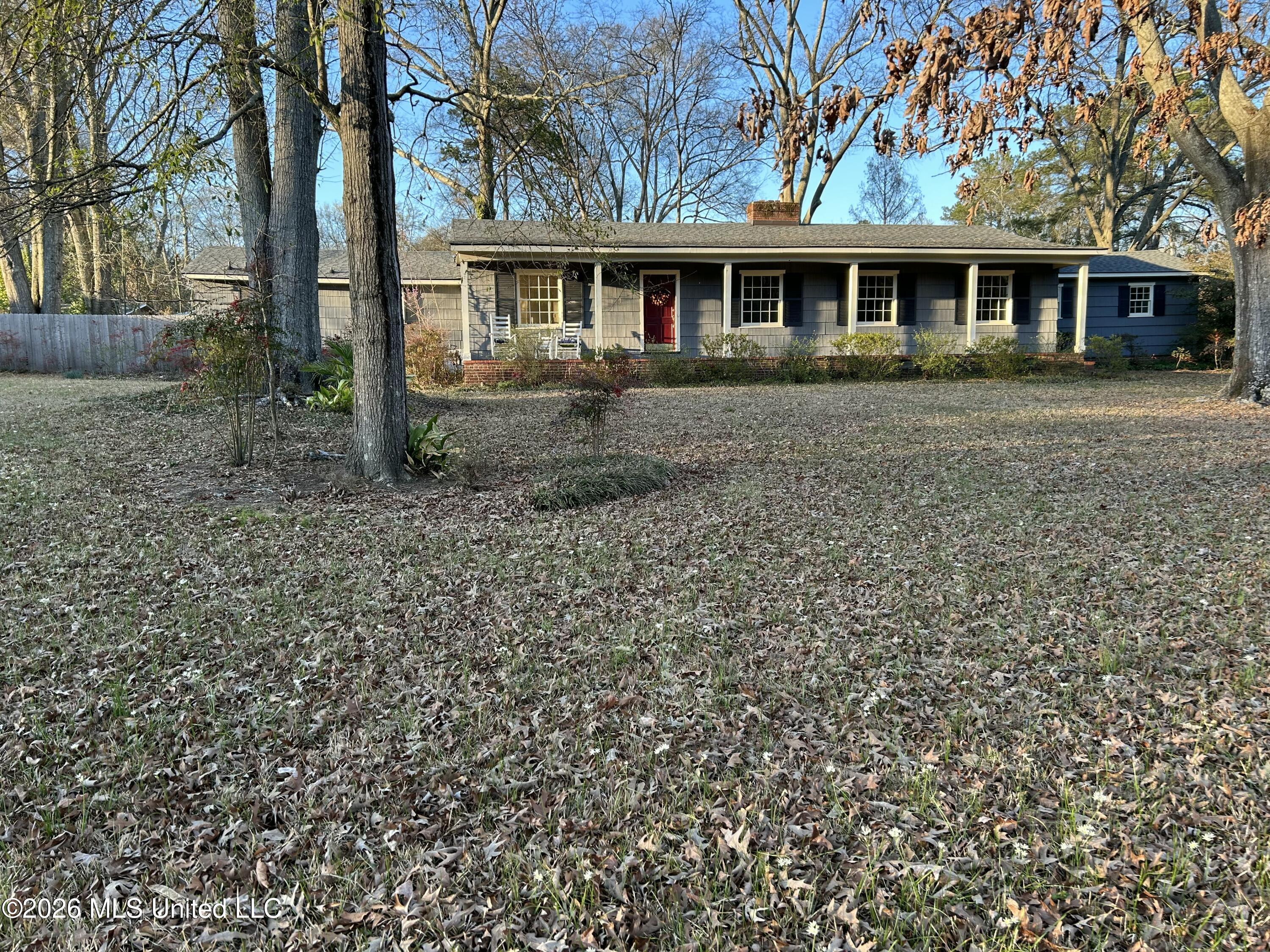 1424 E Northside Drive Property Photo 2