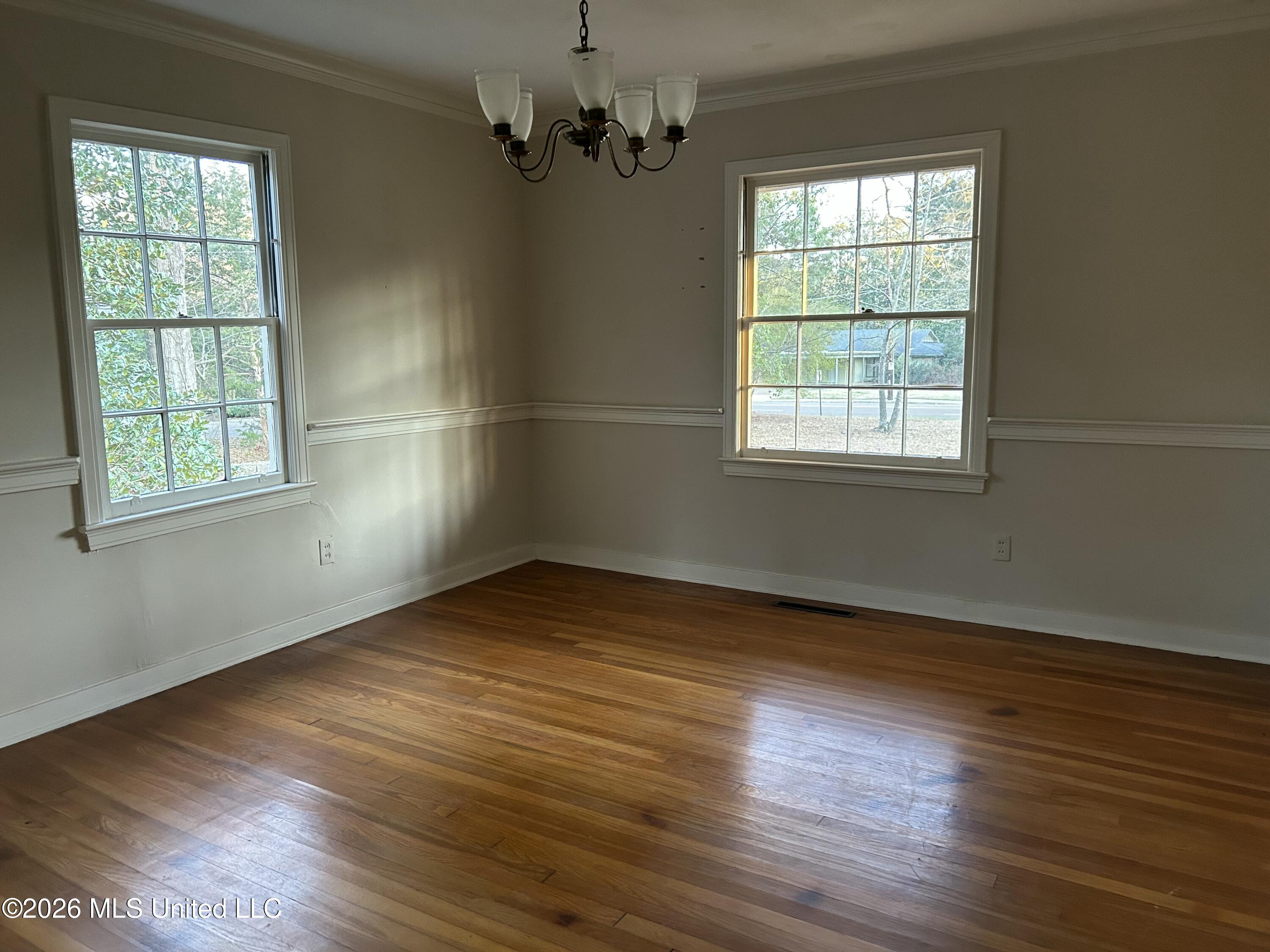 1424 E Northside Drive Property Photo 12