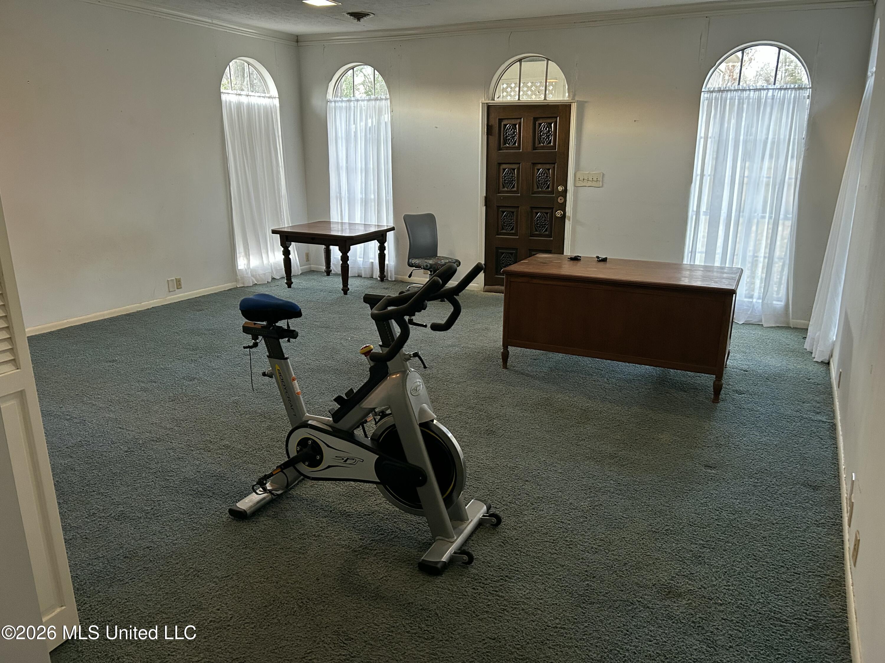 1424 E Northside Drive Property Photo 17