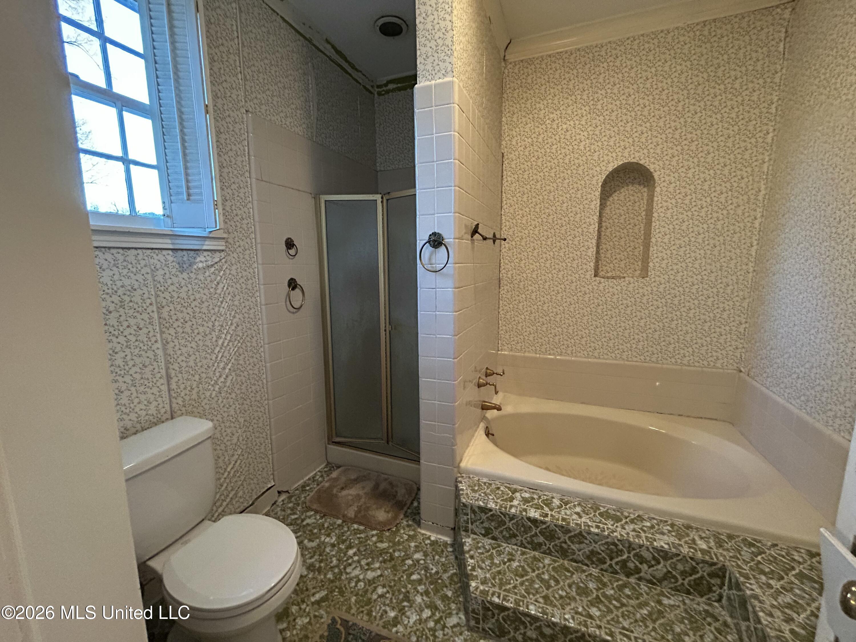 1424 E Northside Drive Property Photo 18