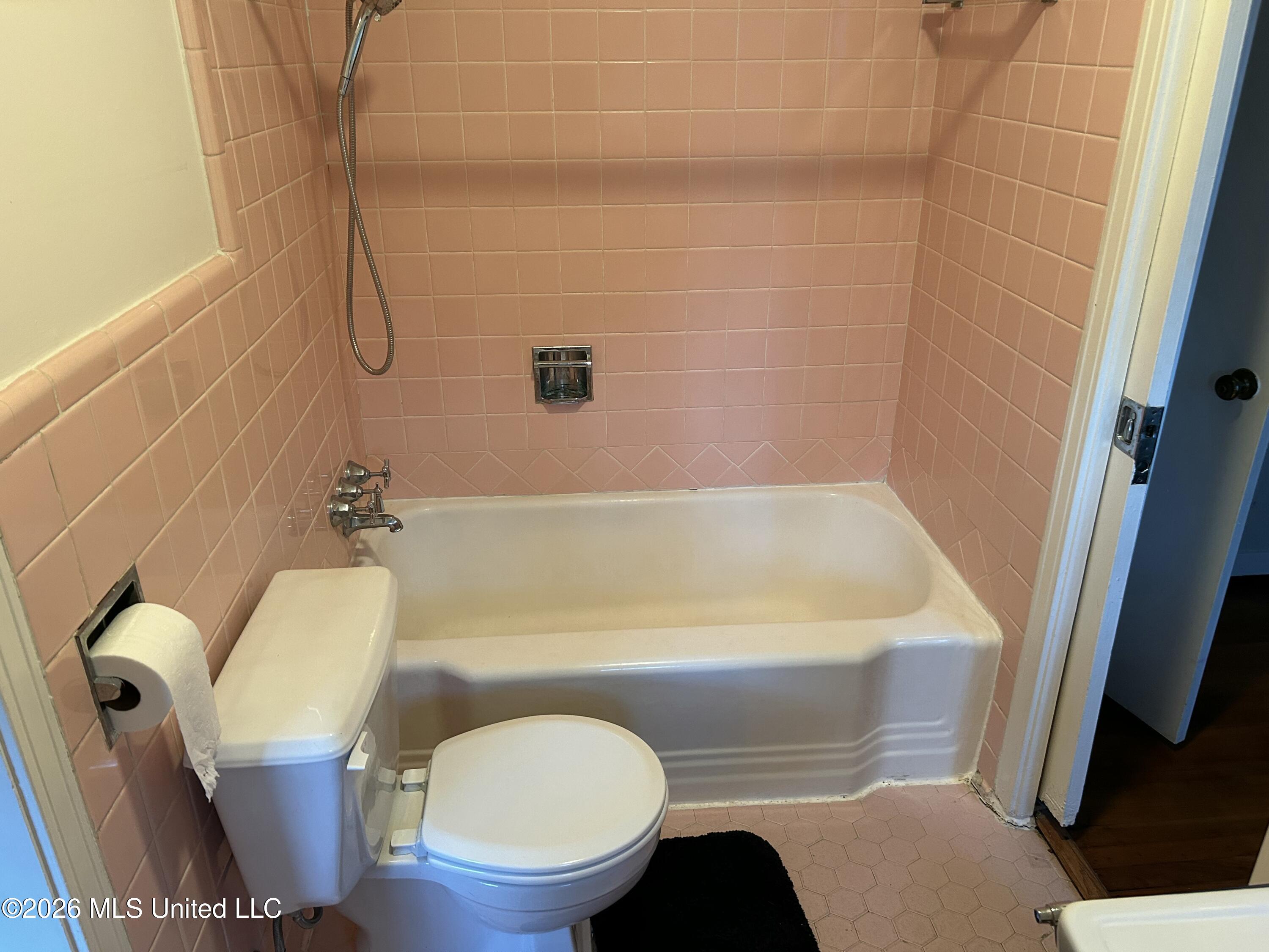 1424 E Northside Drive Property Photo 23