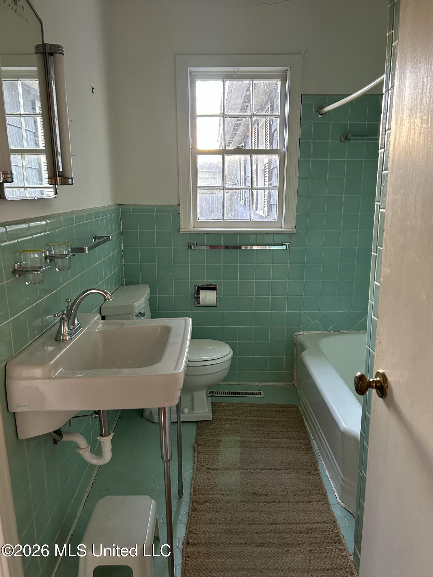 1424 E Northside Drive Property Photo 25