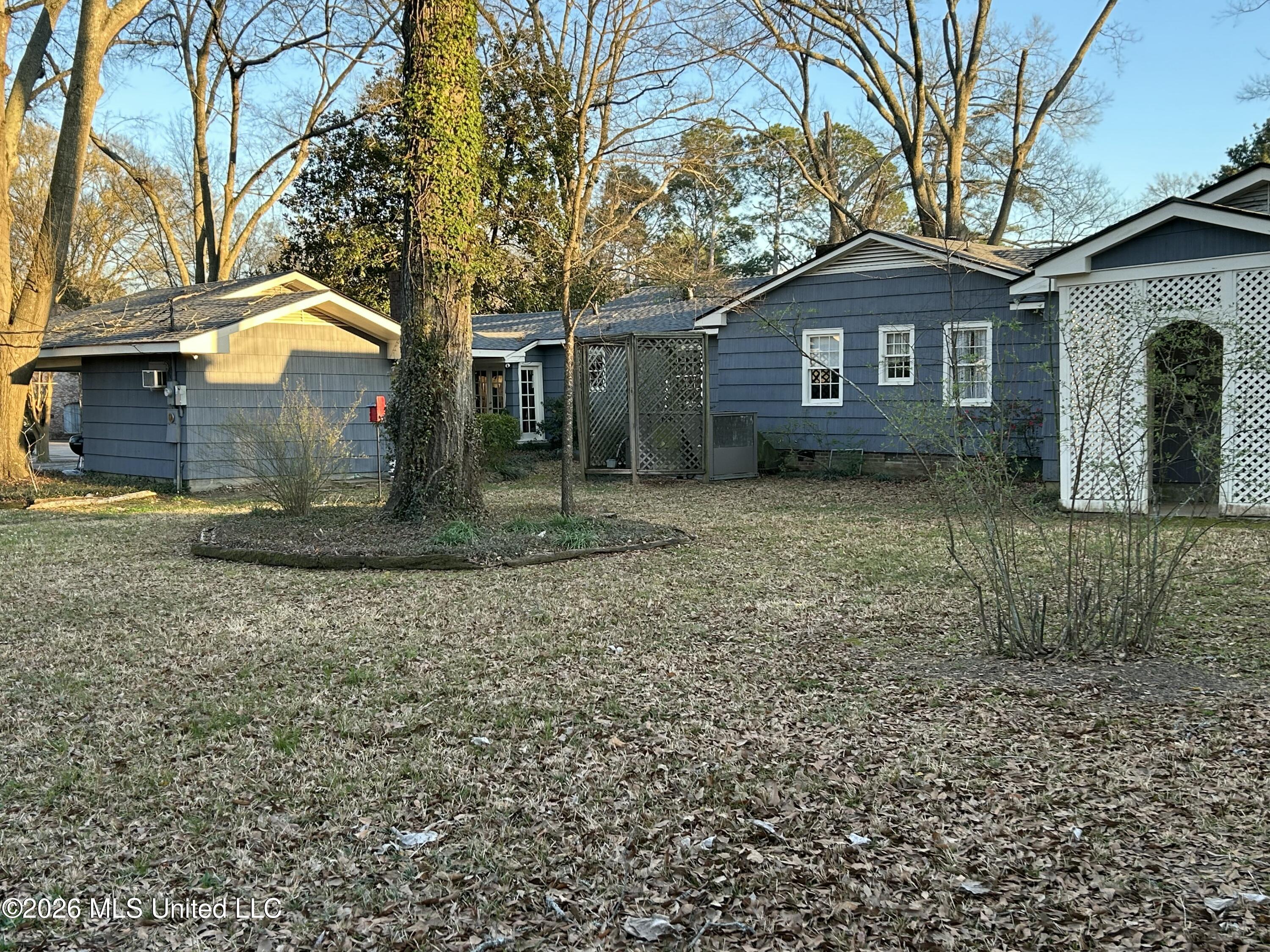 1424 E Northside Drive Property Photo 28