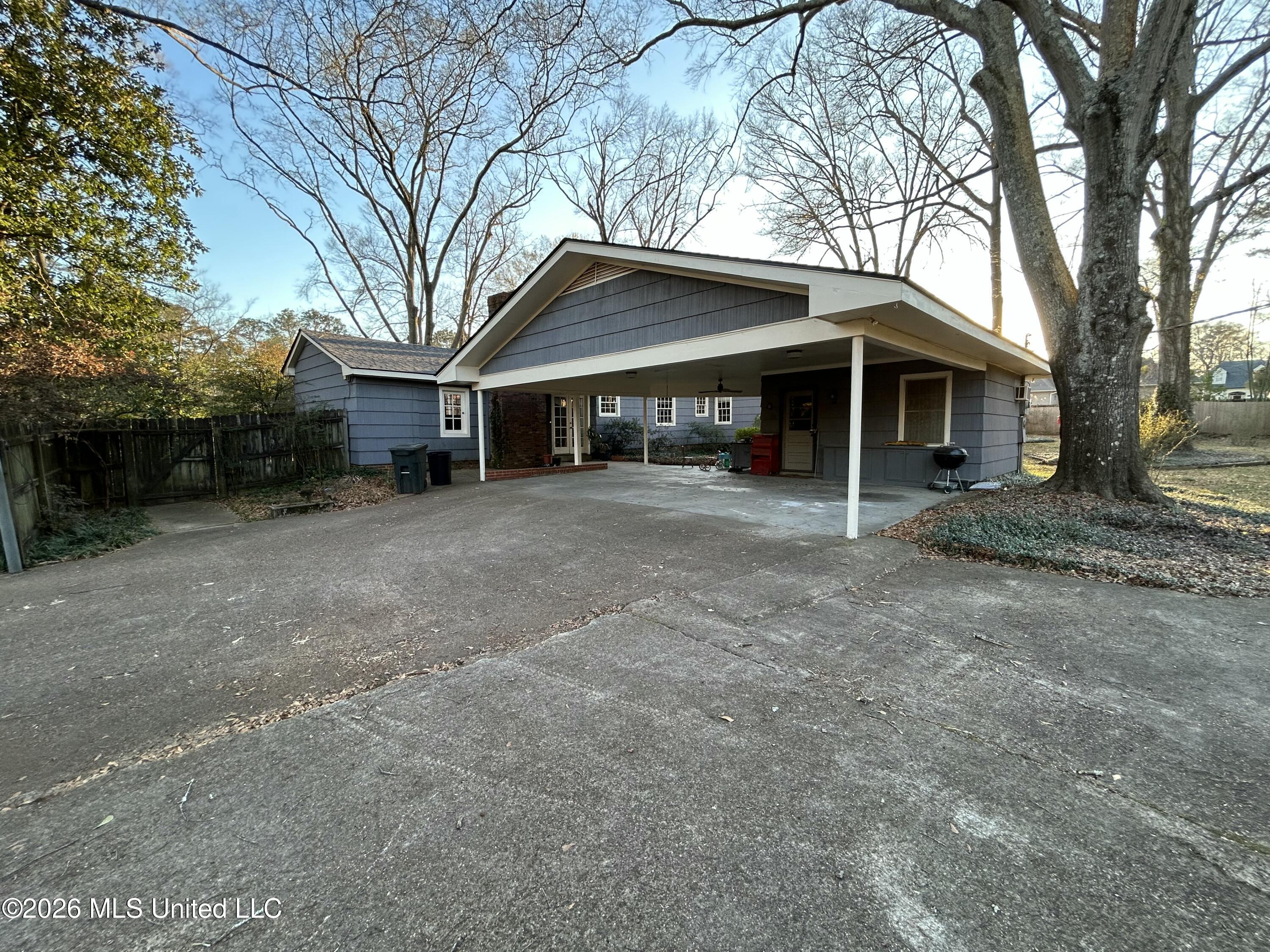 1424 E Northside Drive Property Photo 31