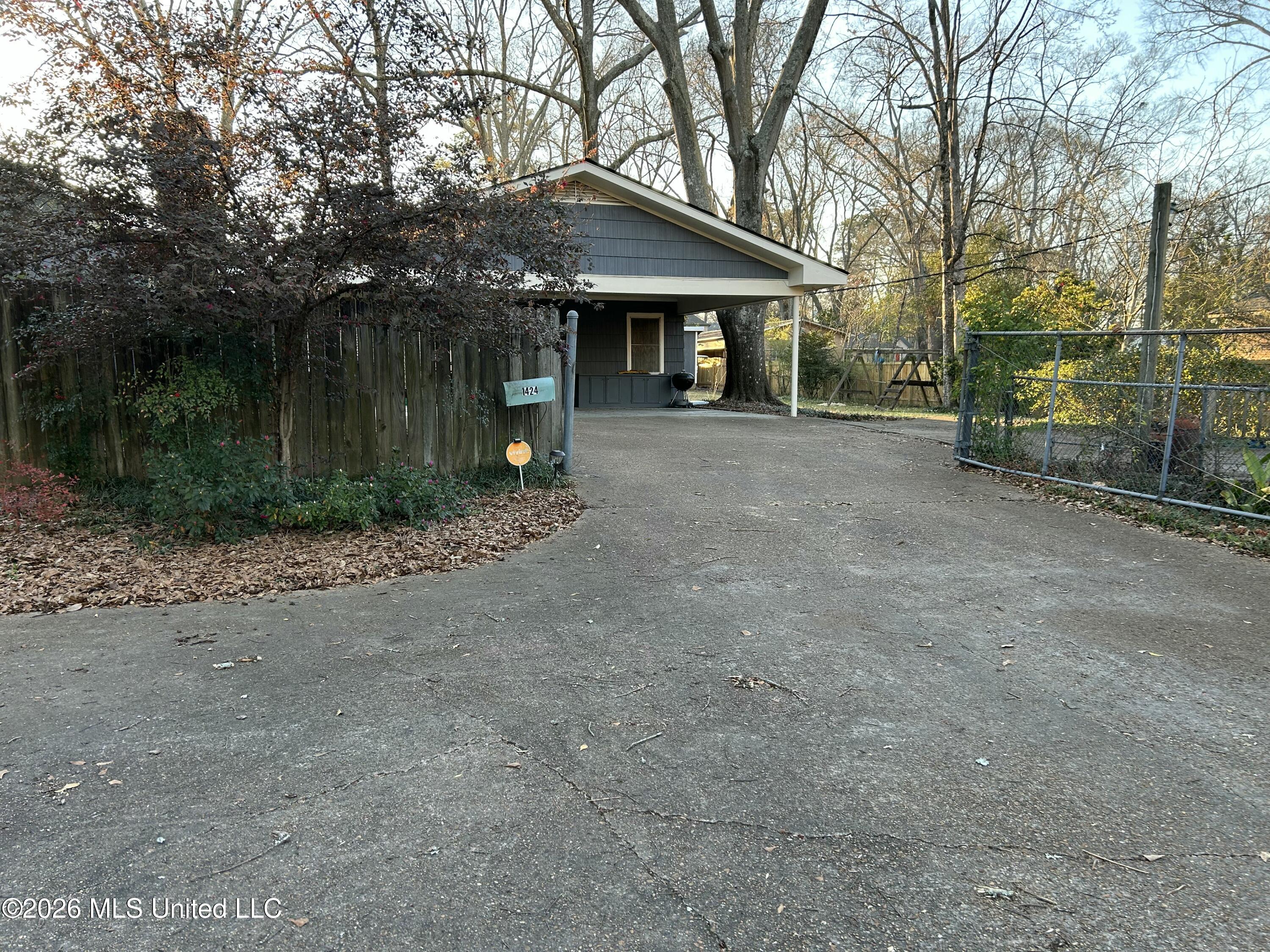 1424 E Northside Drive Property Photo 32