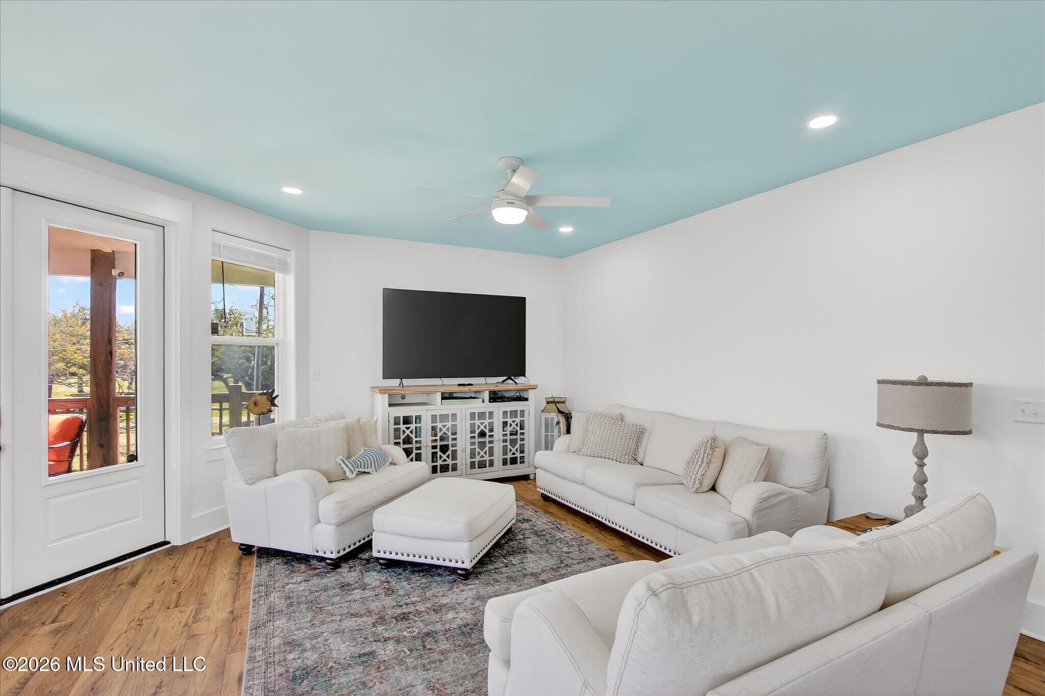 218 West Avenue Property Photo 13