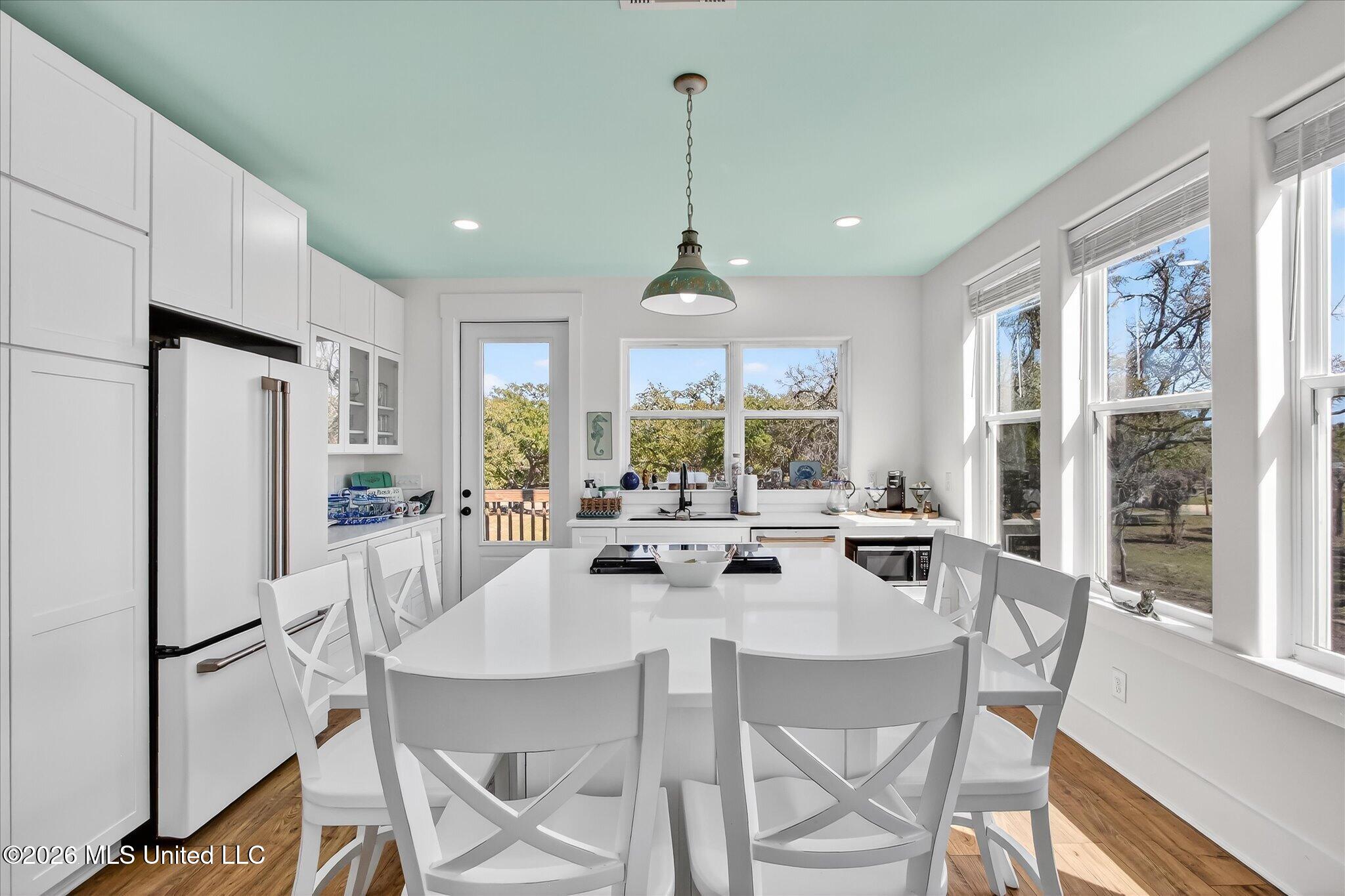 218 West Avenue Property Photo 16