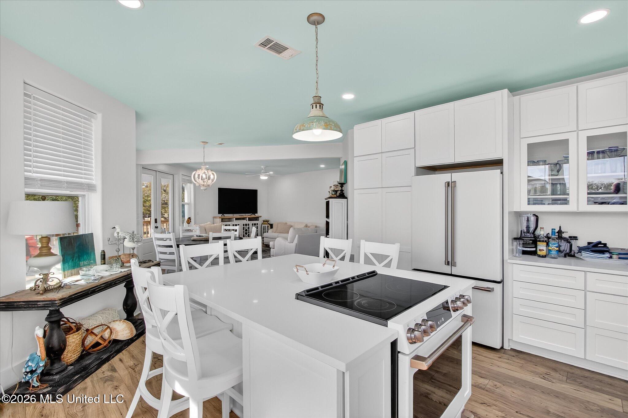 218 West Avenue Property Photo 17