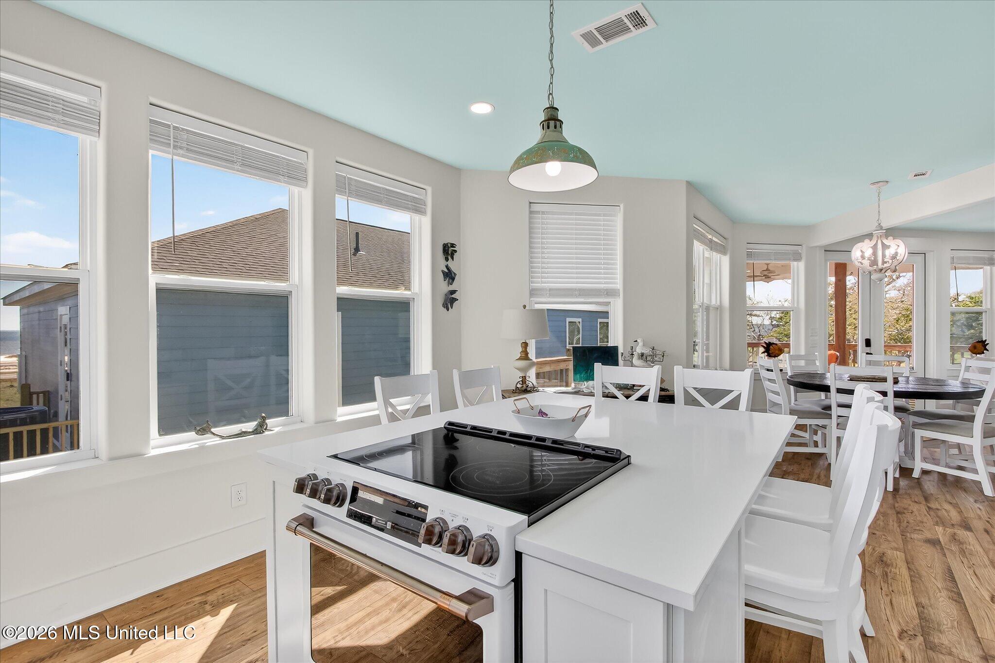 218 West Avenue Property Photo 18