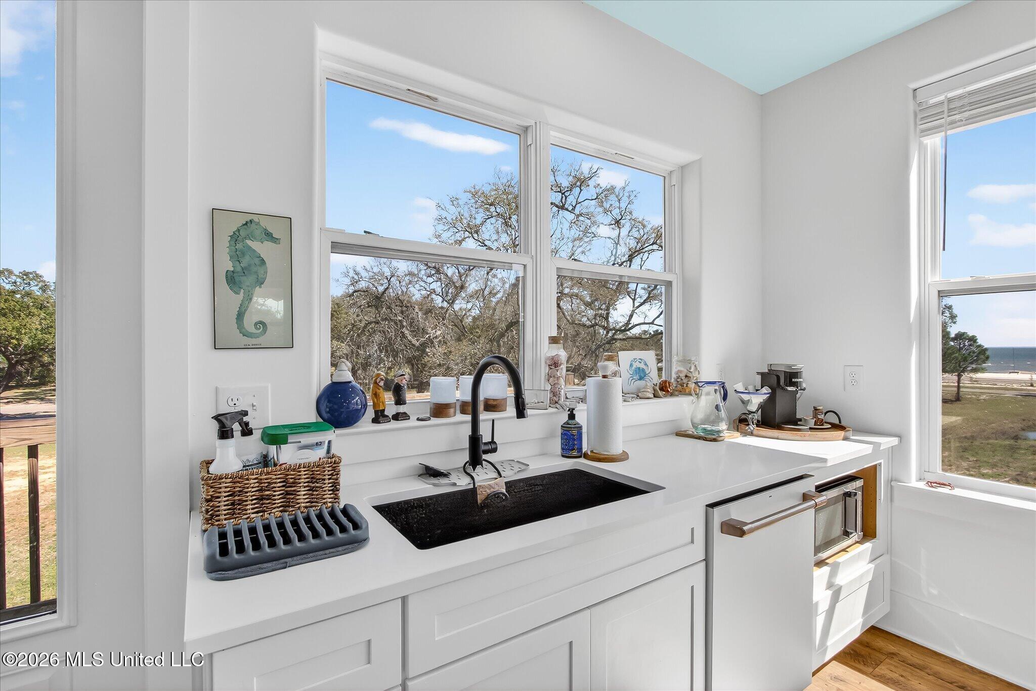 218 West Avenue Property Photo 19