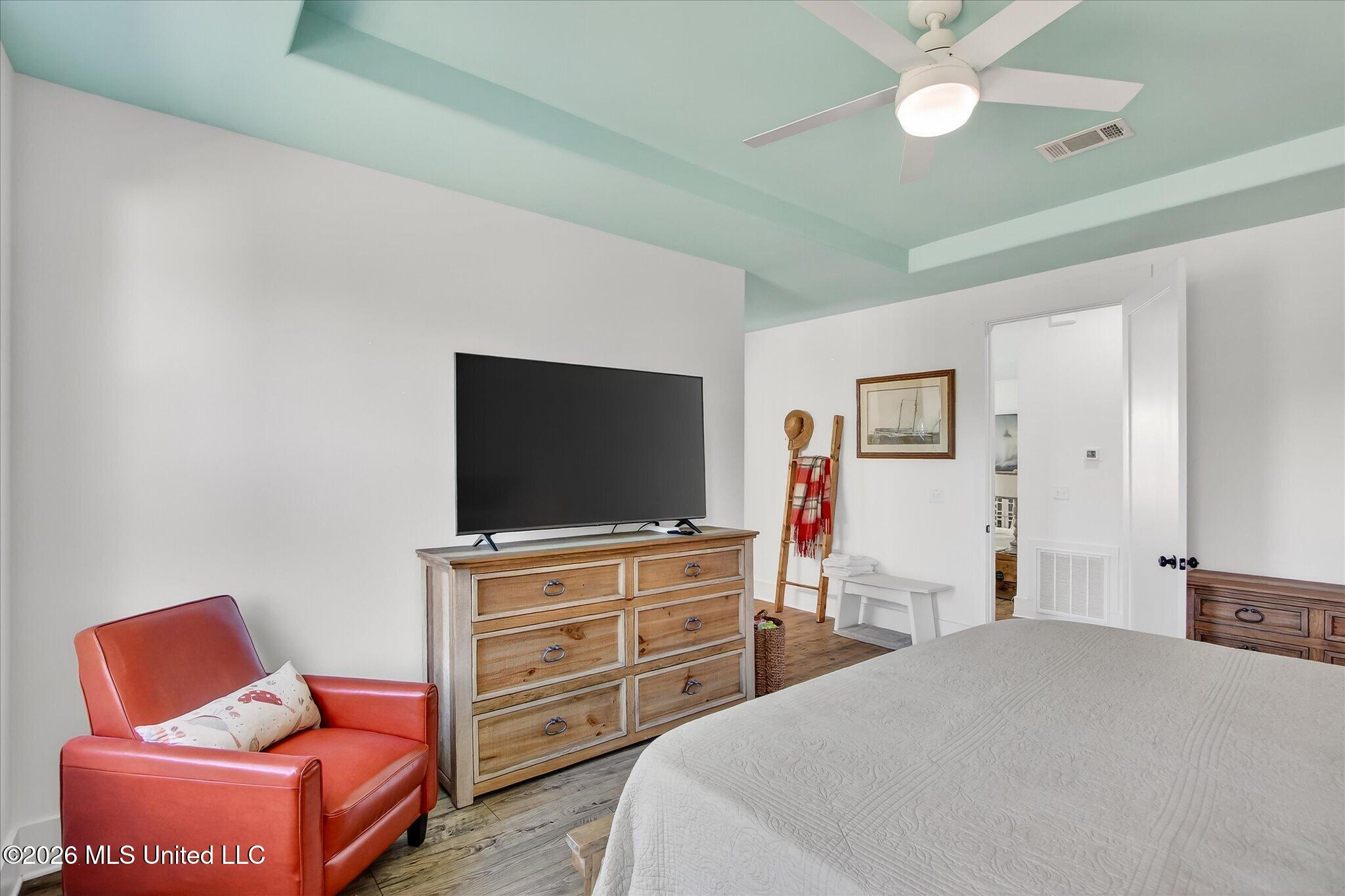 218 West Avenue Property Photo 23