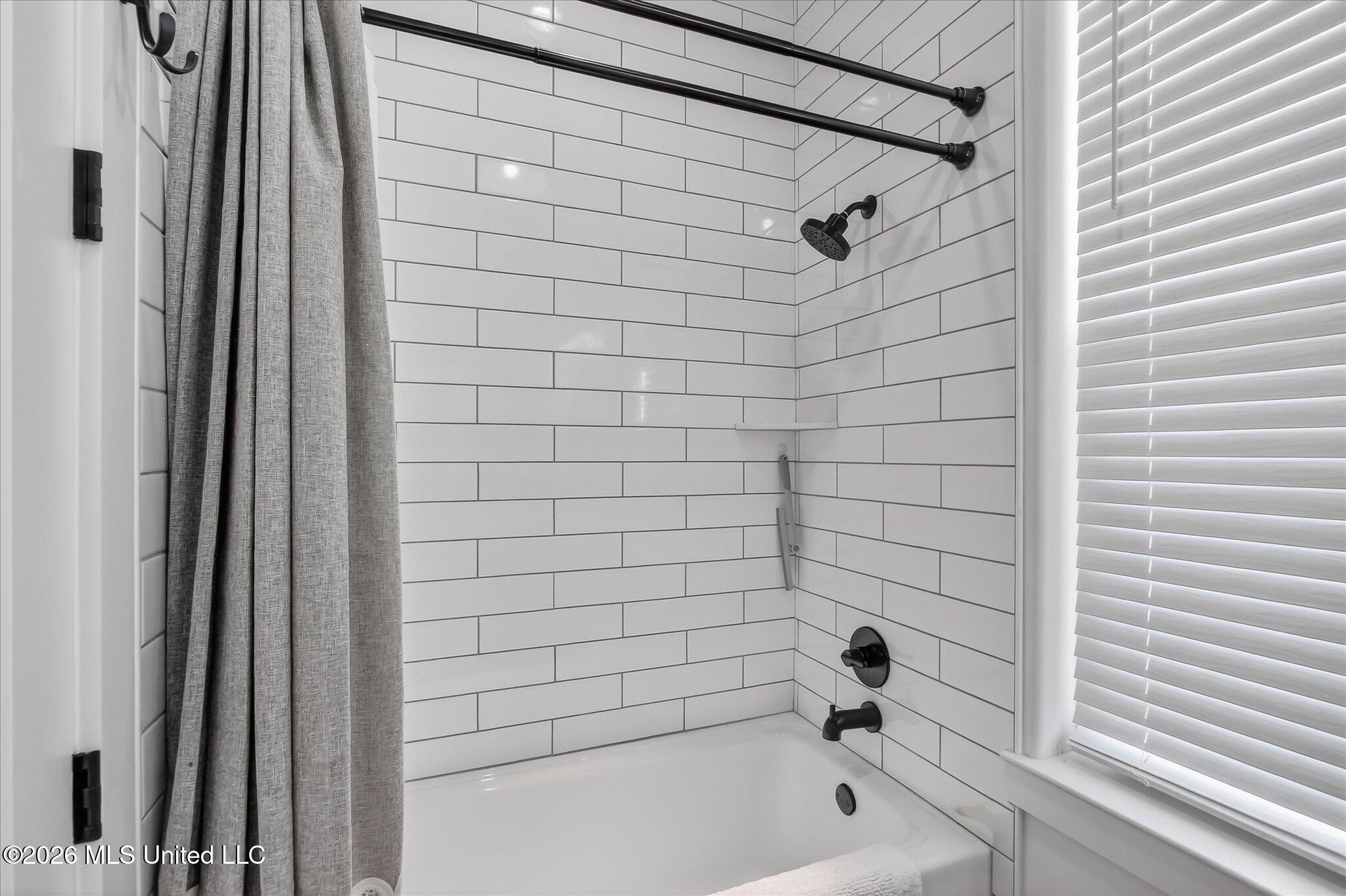 218 West Avenue Property Photo 33