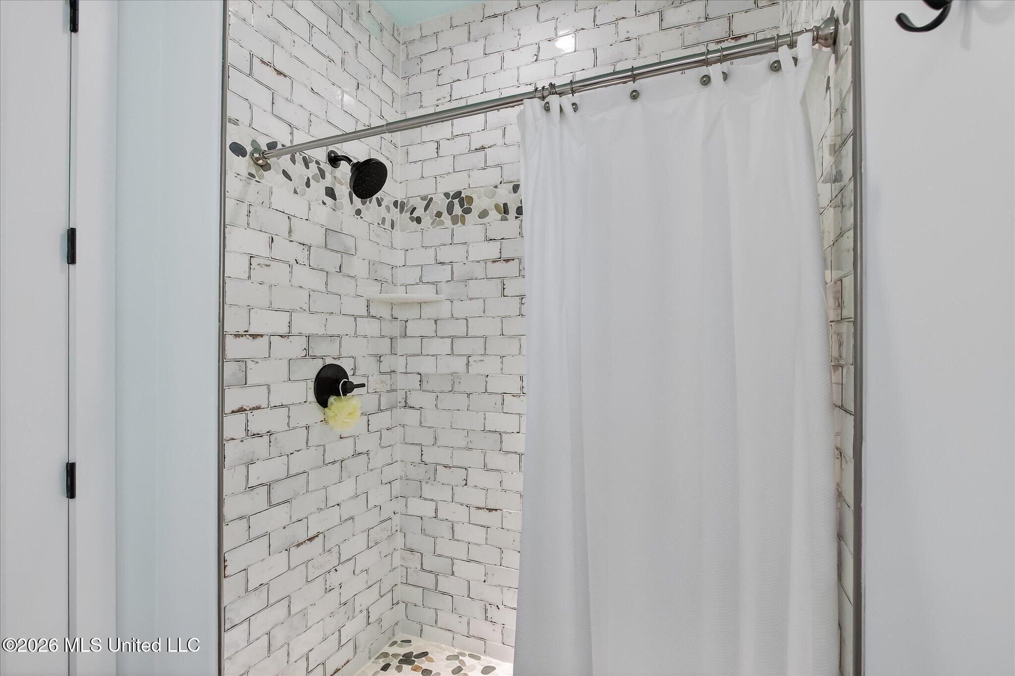 218 West Avenue Property Photo 43