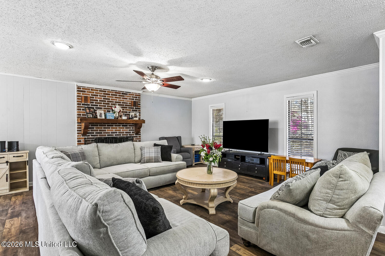 105 Brookhollow Drive Property Photo 3