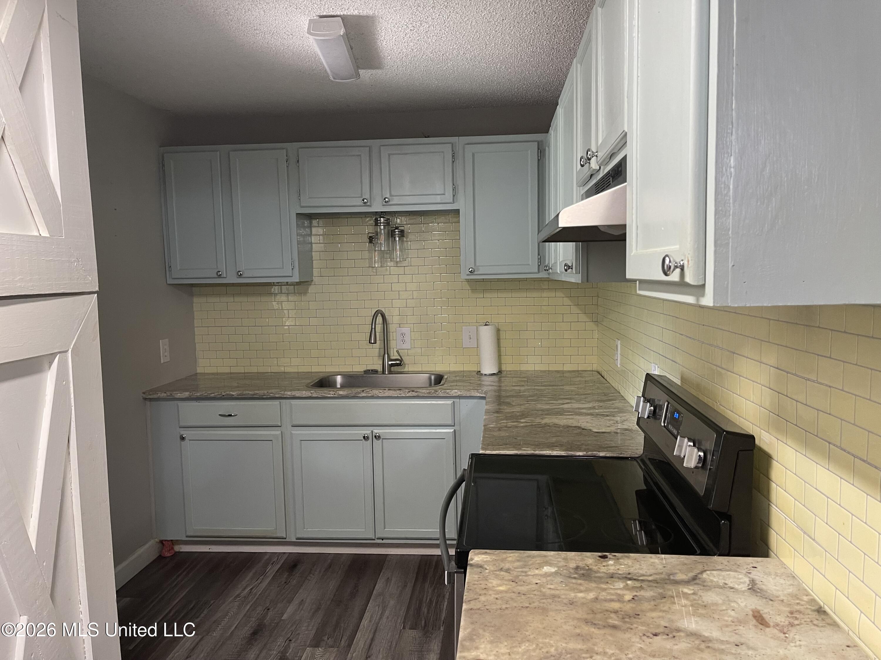 2429 Sycamore Street Property Photo 6
