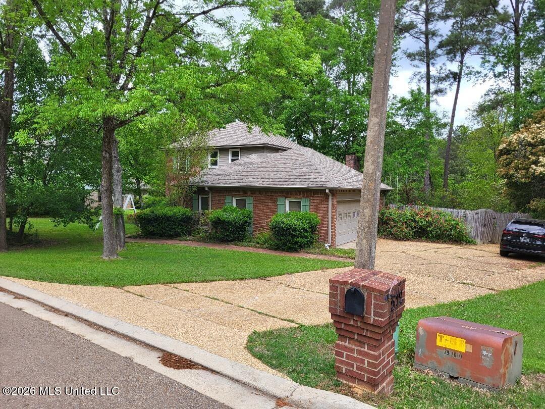 512 Dixton Drive Property Photo 2