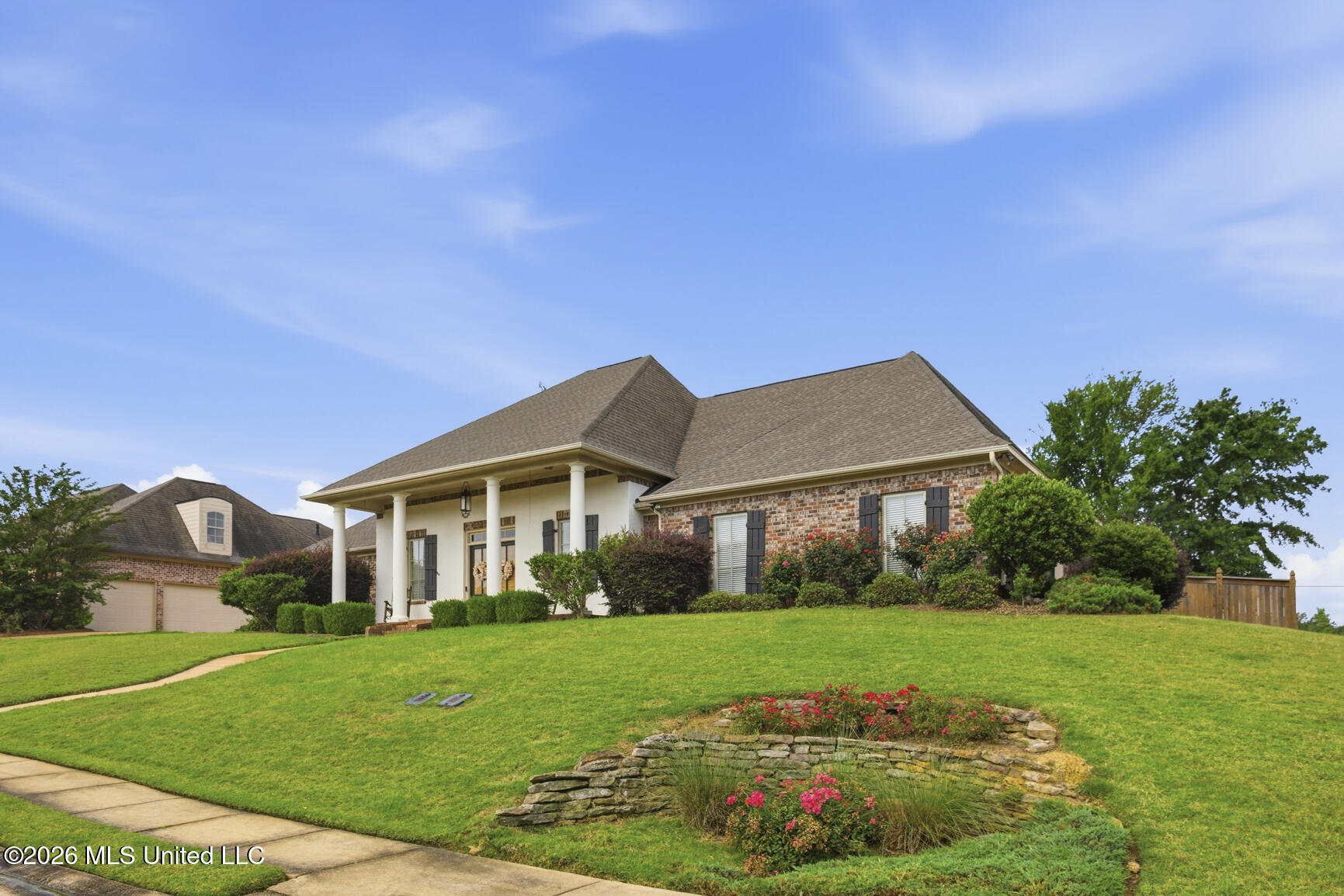300 Deer Hollow Property Photo 3
