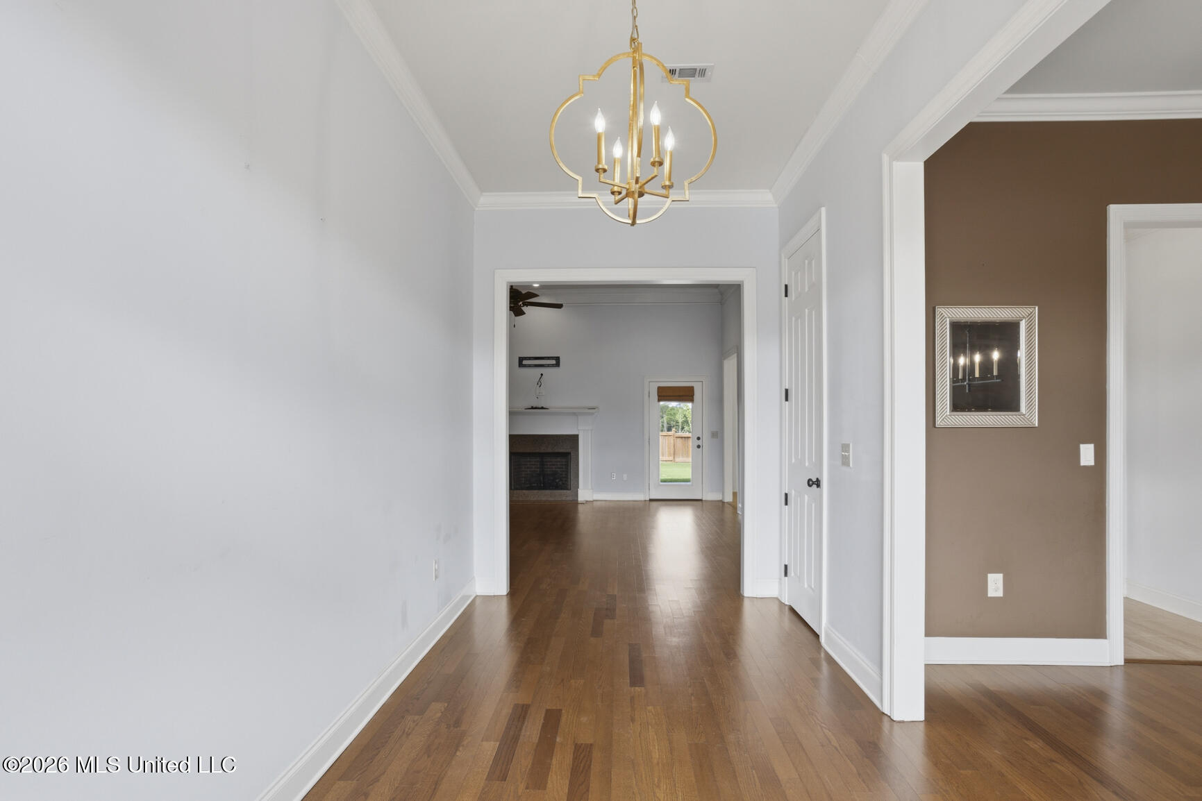 300 Deer Hollow Property Photo 5