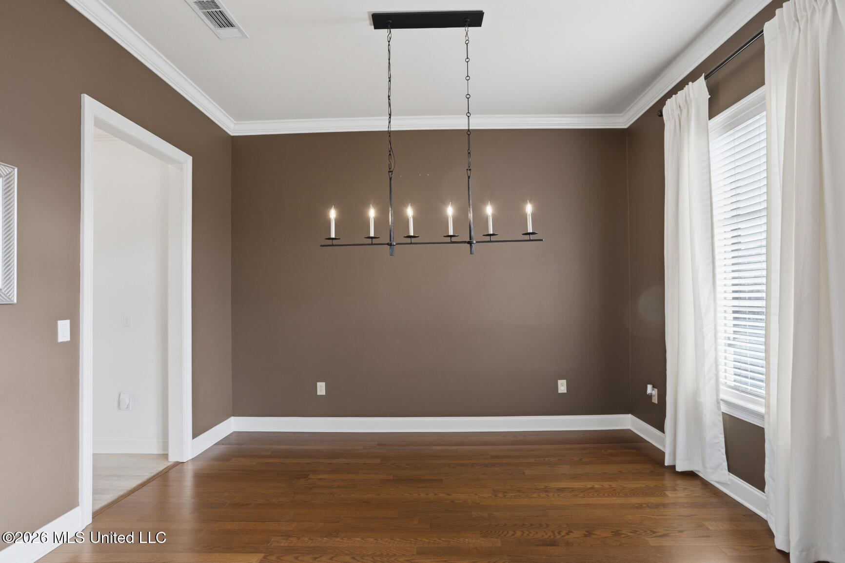 300 Deer Hollow Property Photo 7