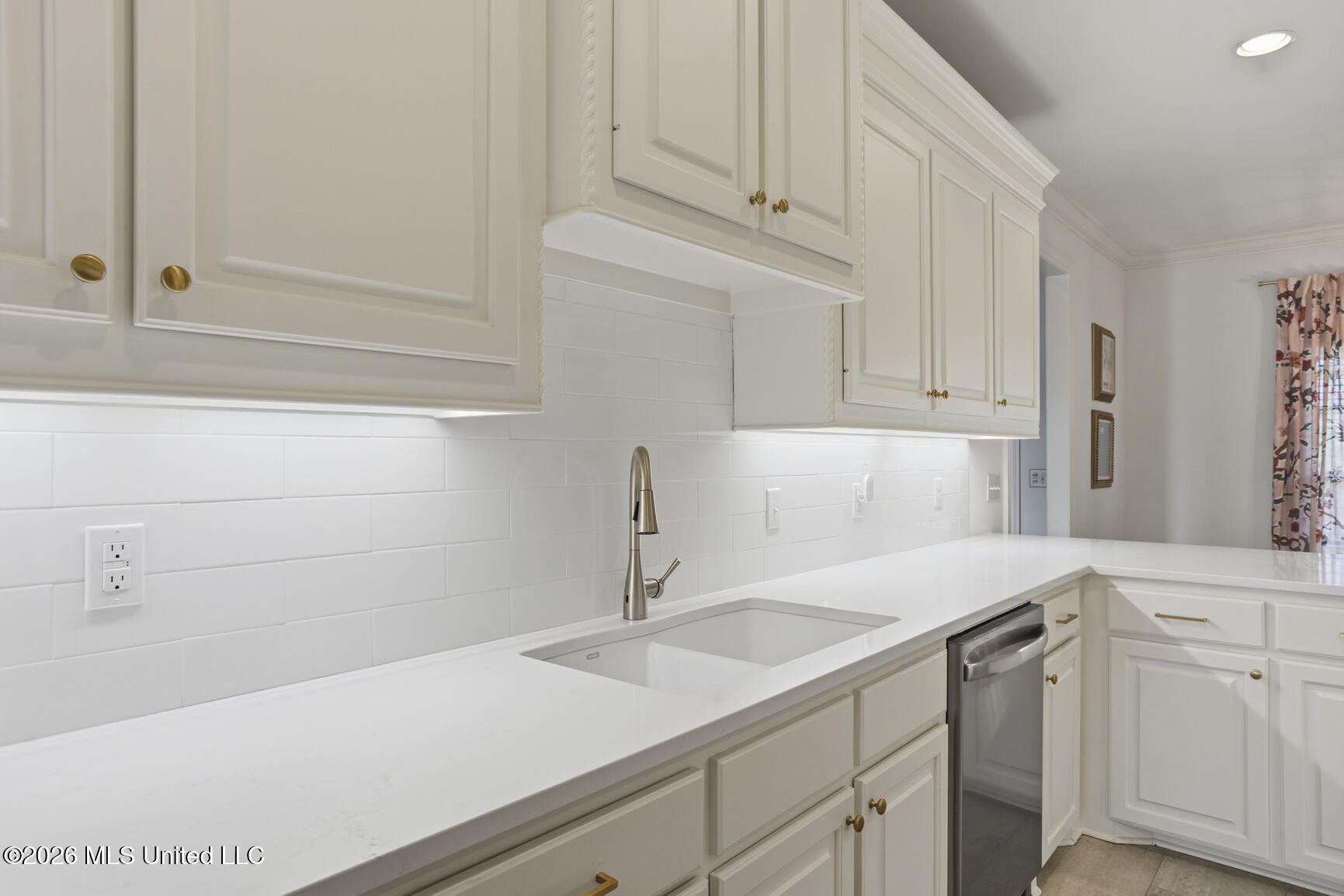 300 Deer Hollow Property Photo 11