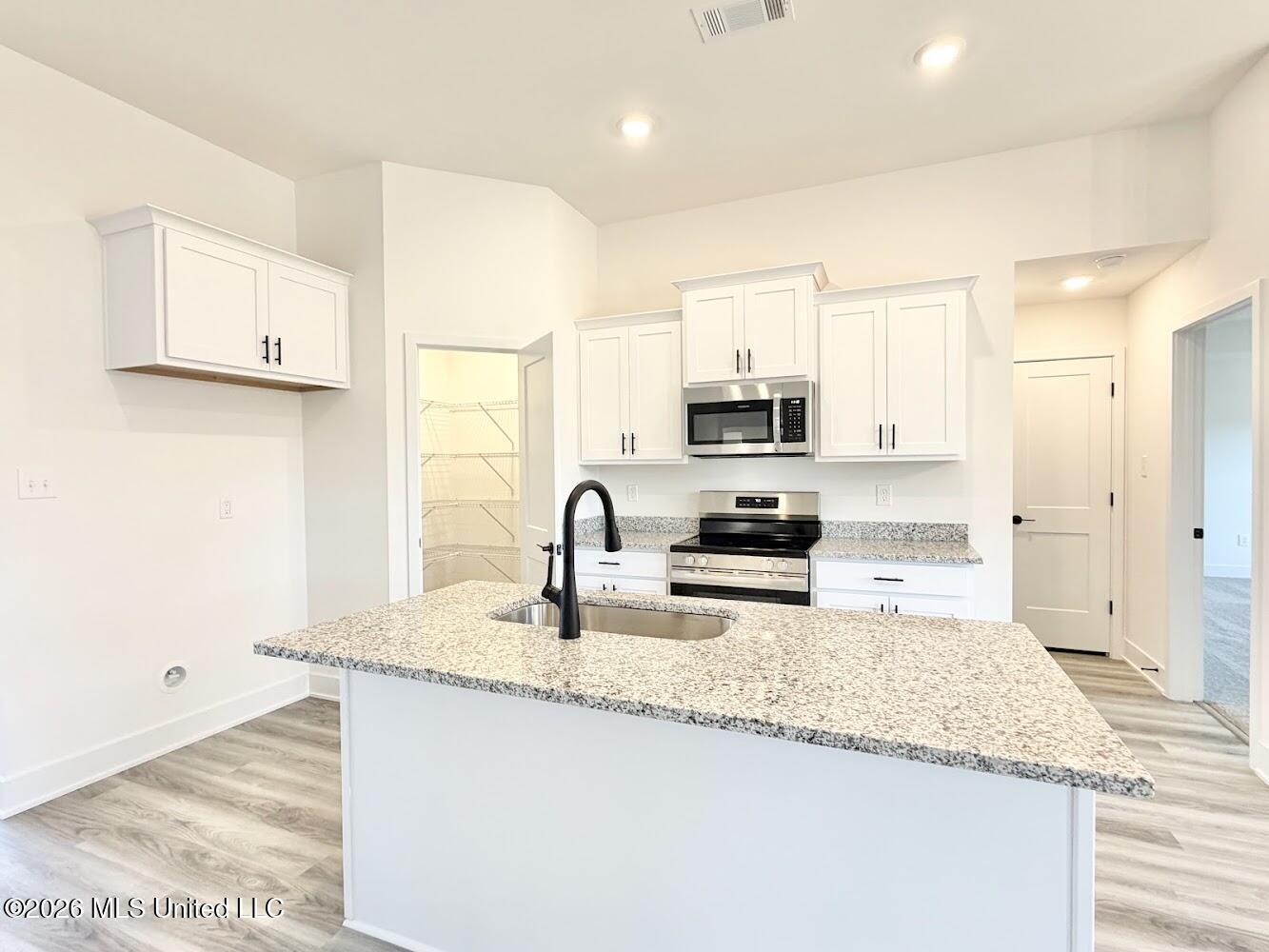 14859 Fritz Circle Property Photo 2