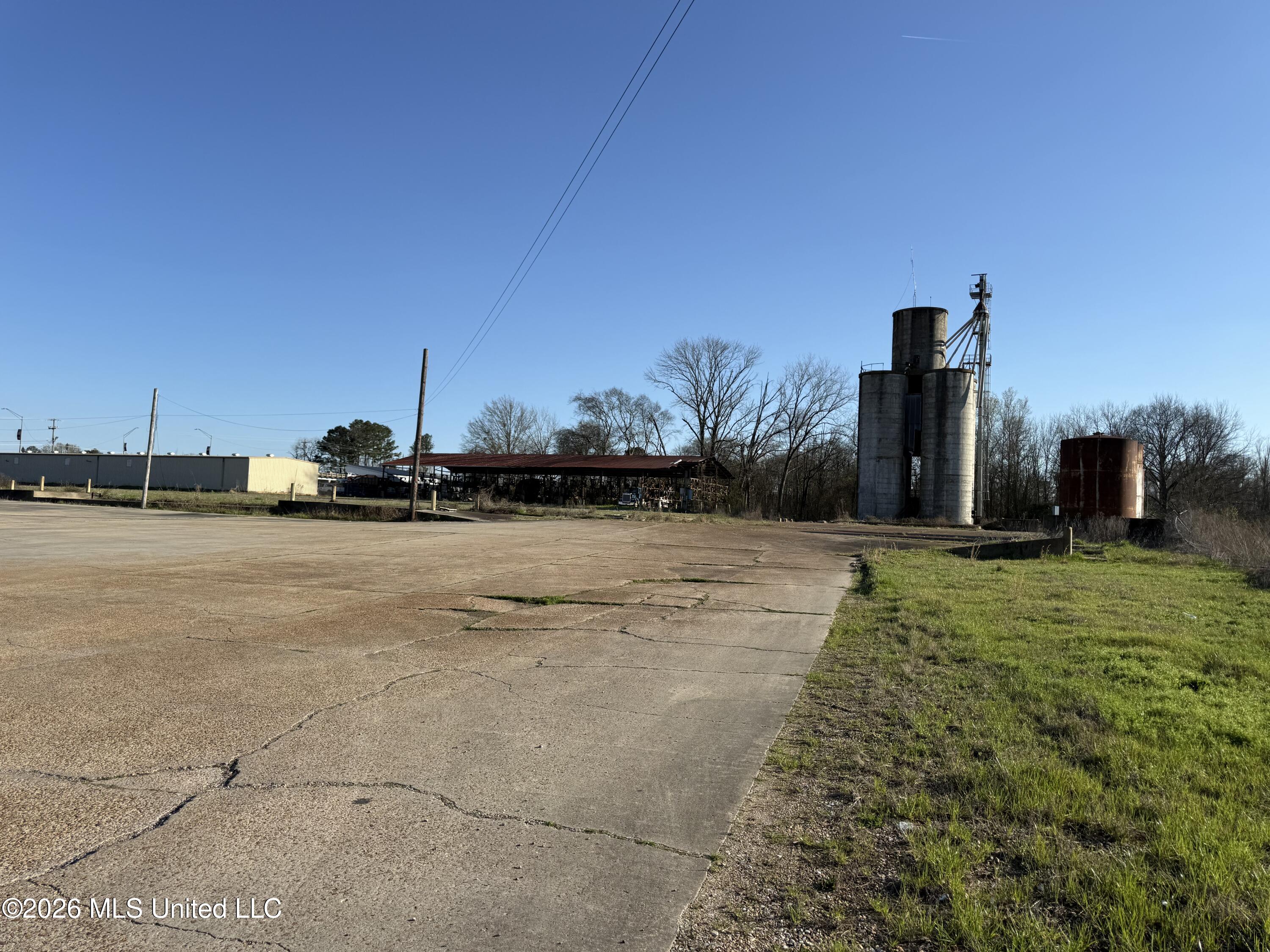0 Commerce Loop Property Photo 4