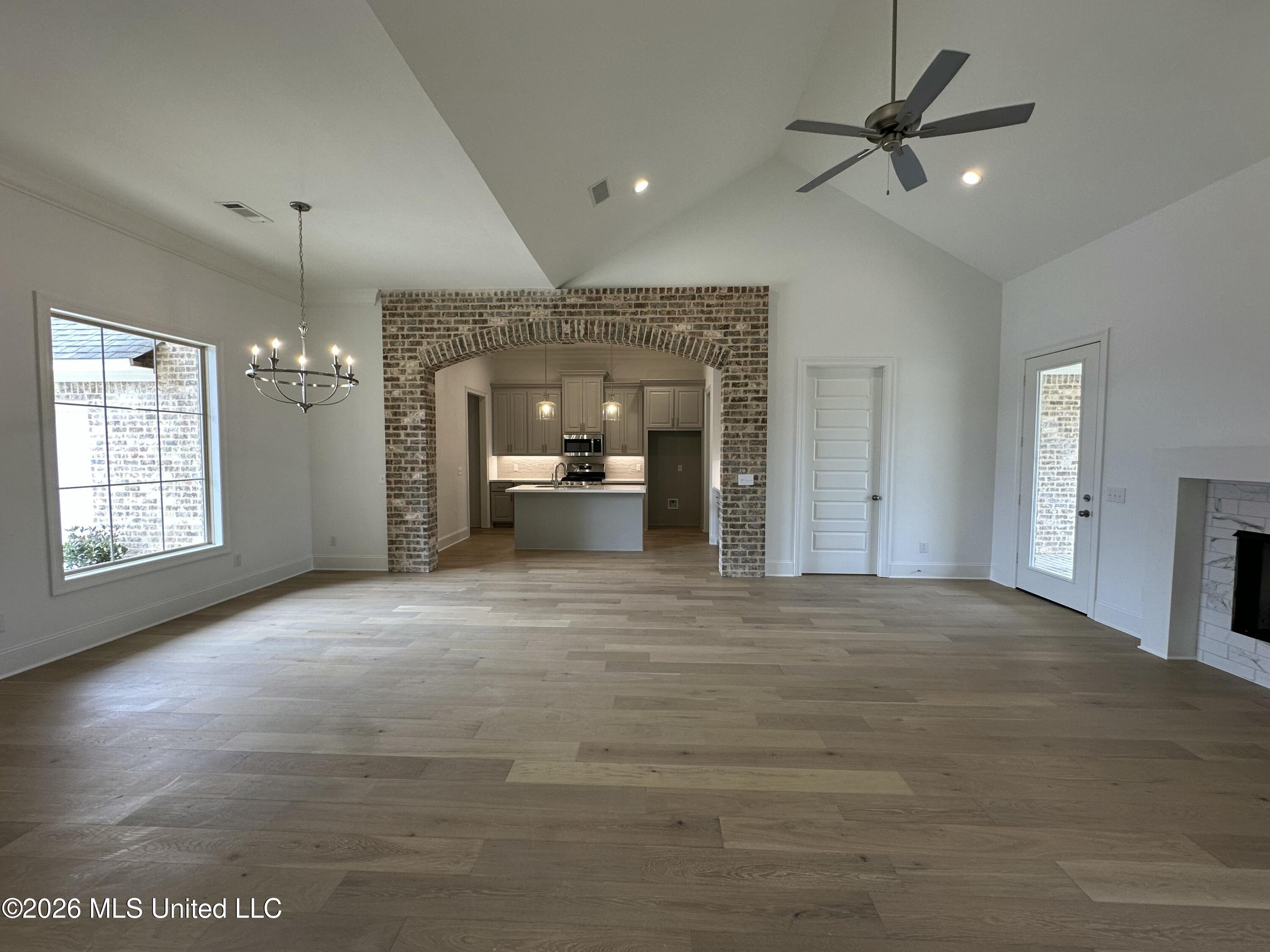 404 Aurora Circle Property Photo 4