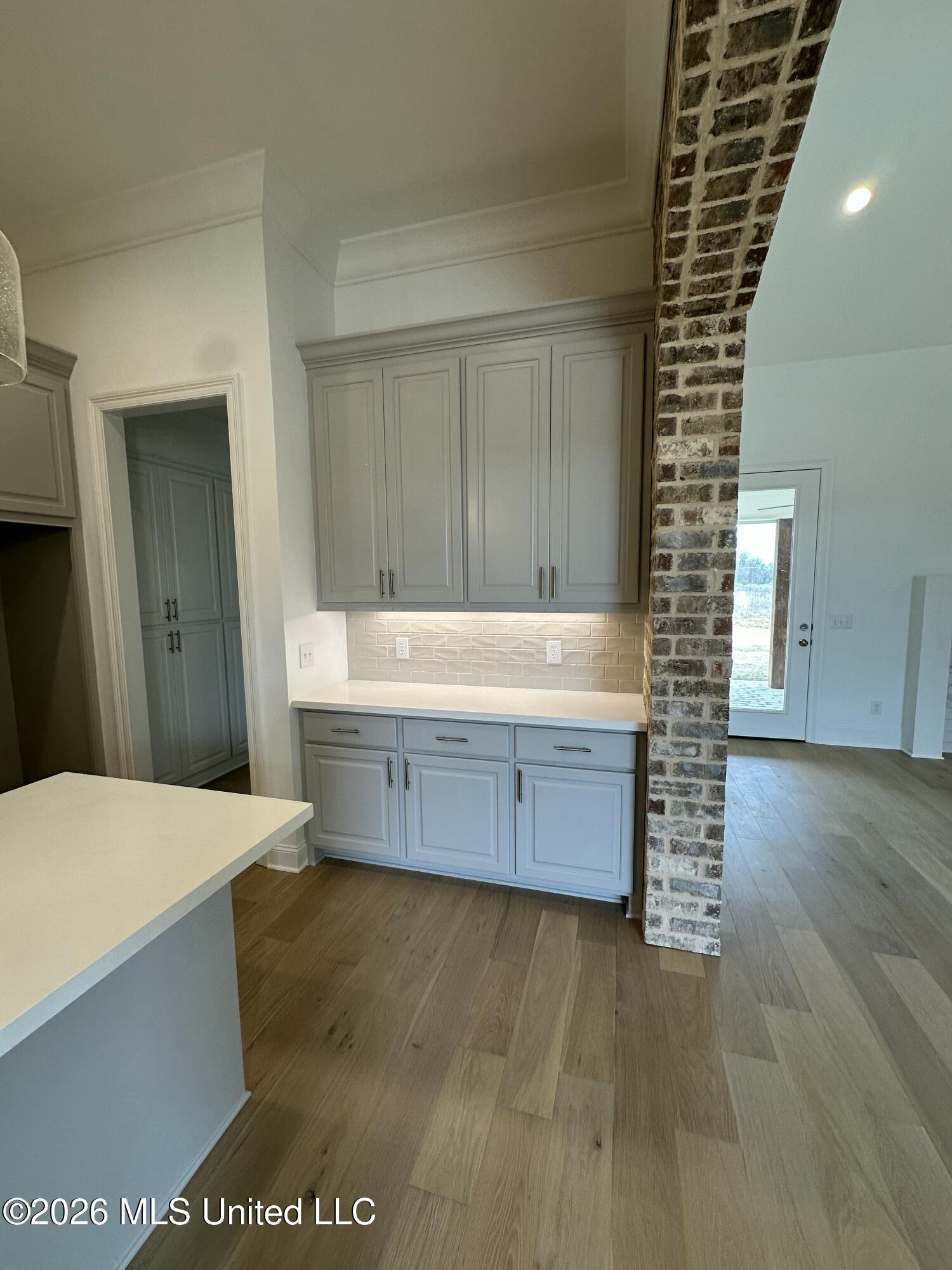 404 Aurora Circle Property Photo 6
