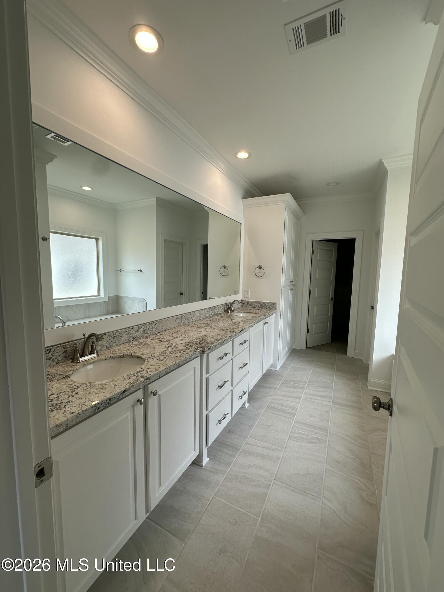 404 Aurora Circle Property Photo 12