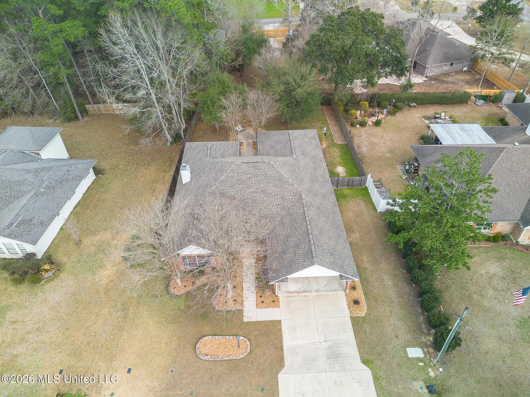 6423 Iona Street Property Photo 3