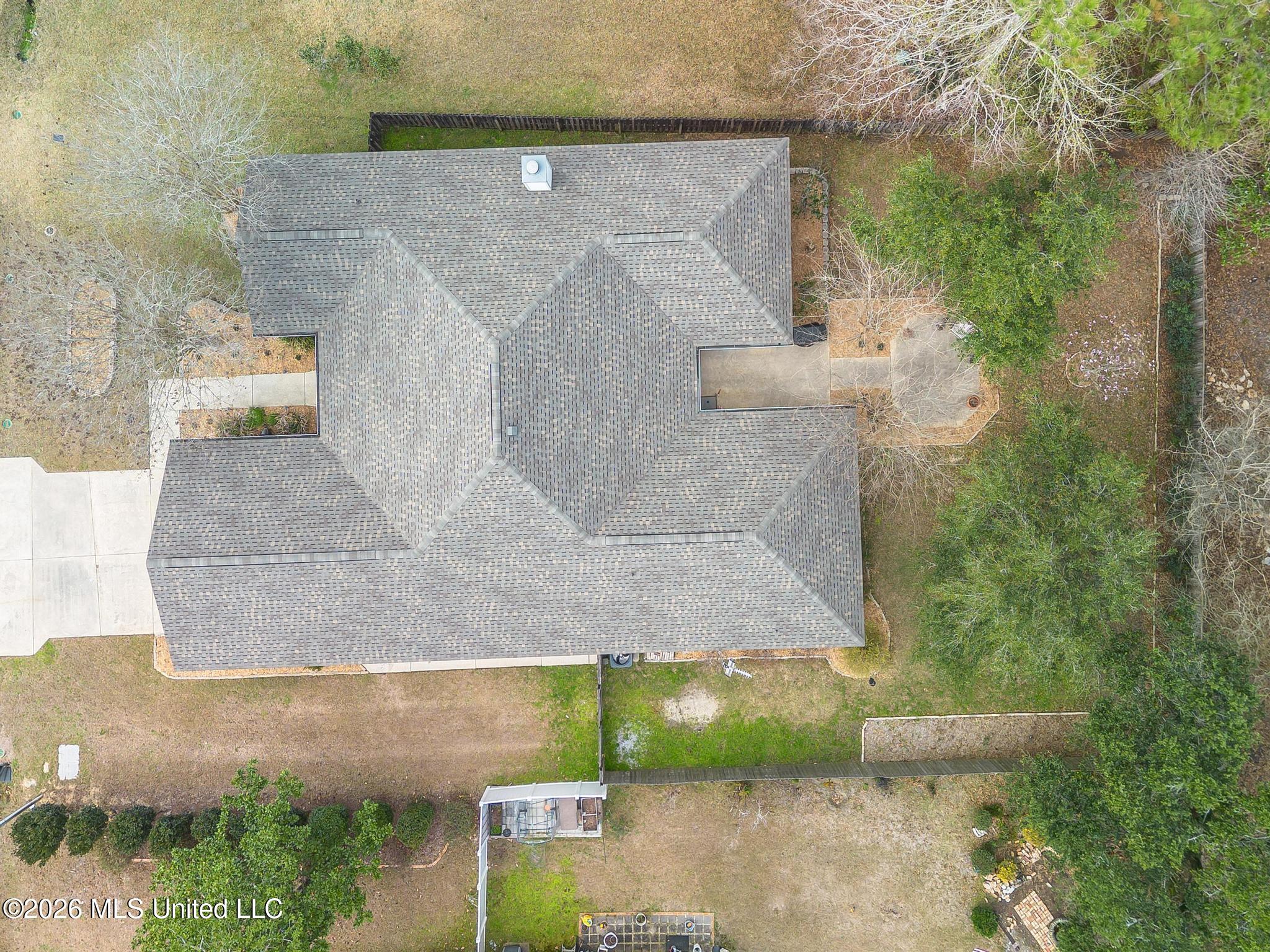 6423 Iona Street Property Photo 4