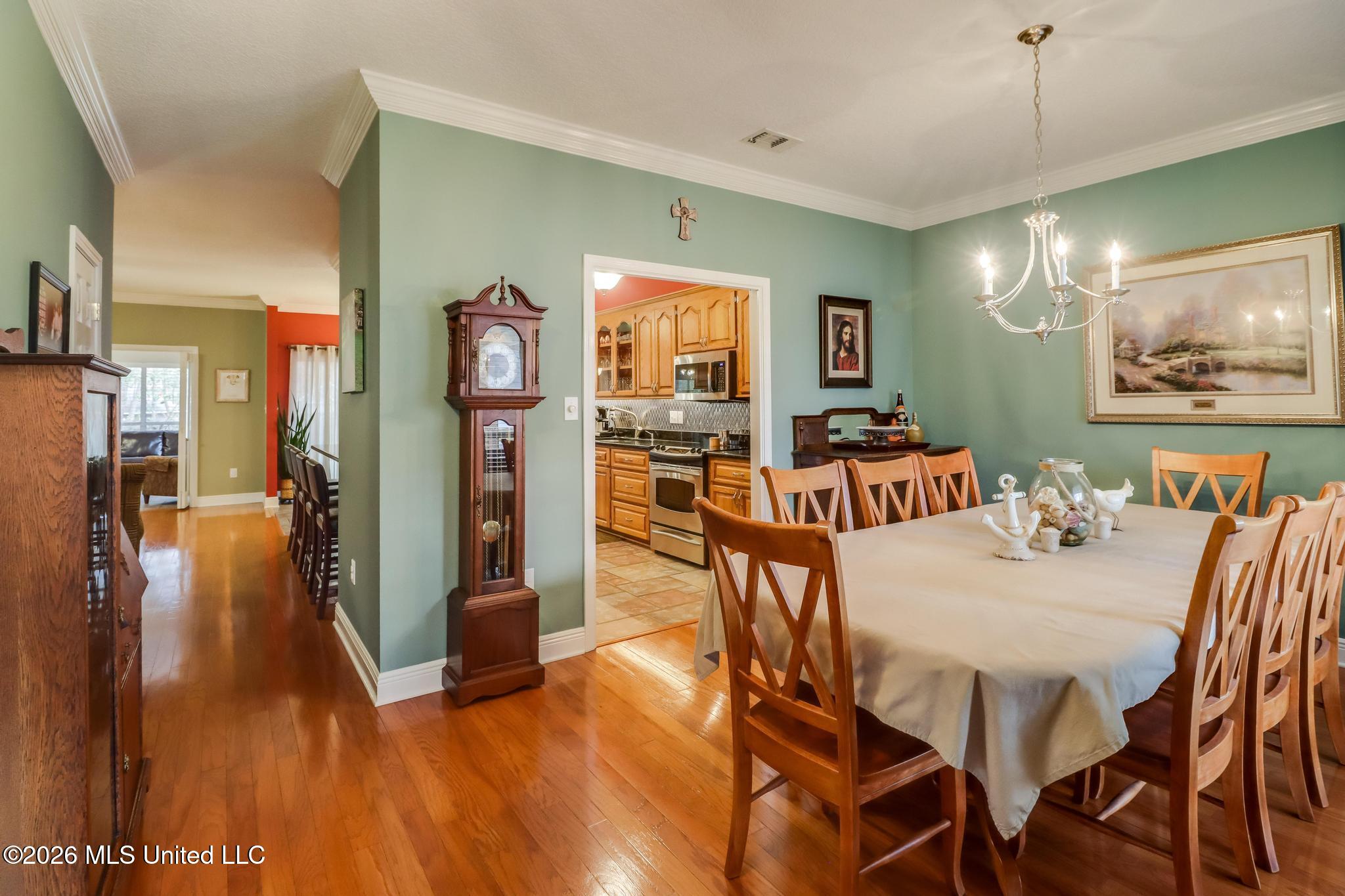 6423 Iona Street Property Photo 7