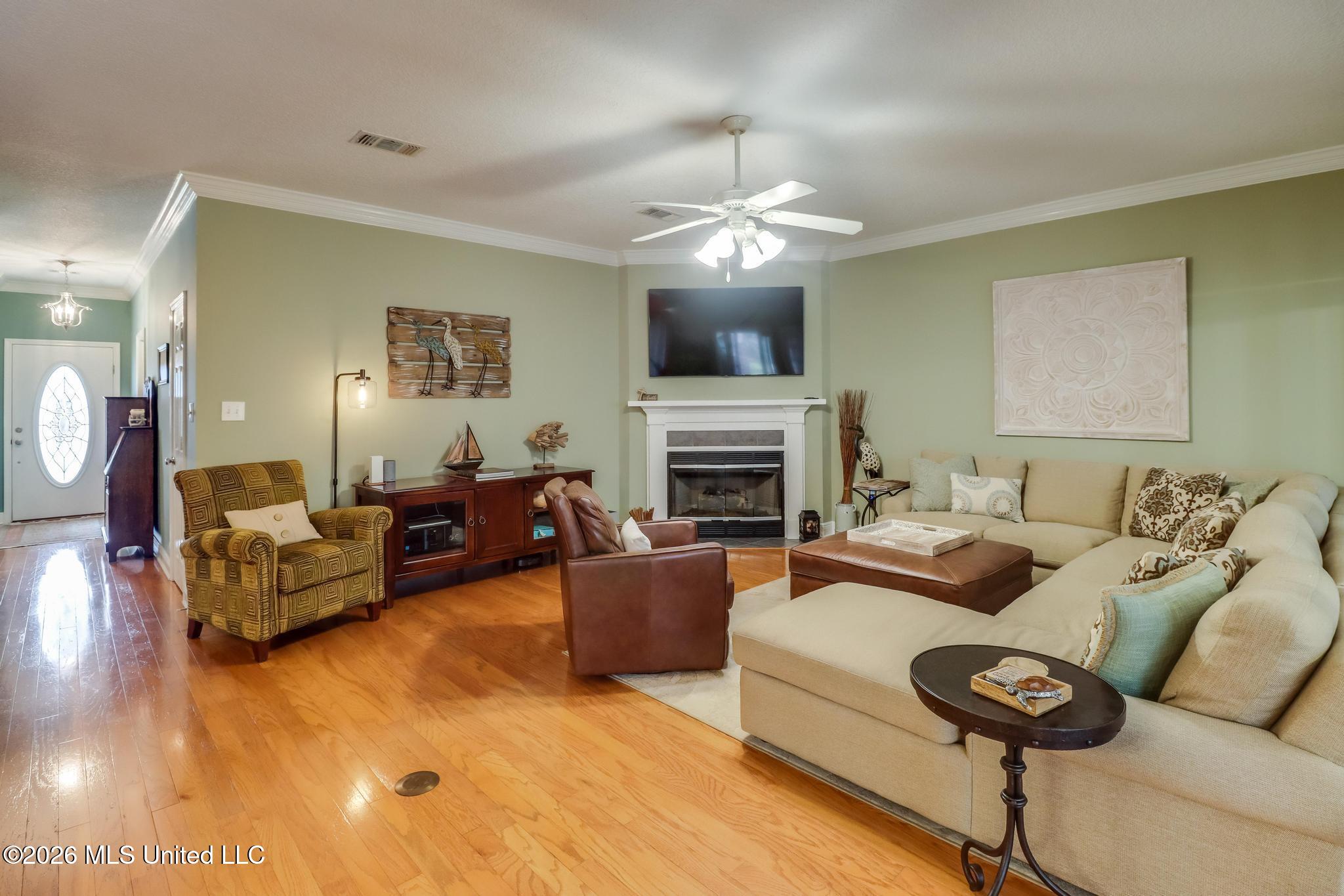 6423 Iona Street Property Photo 8