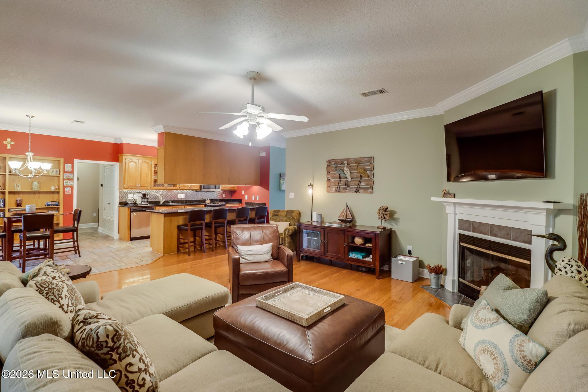 6423 Iona Street Property Photo 10