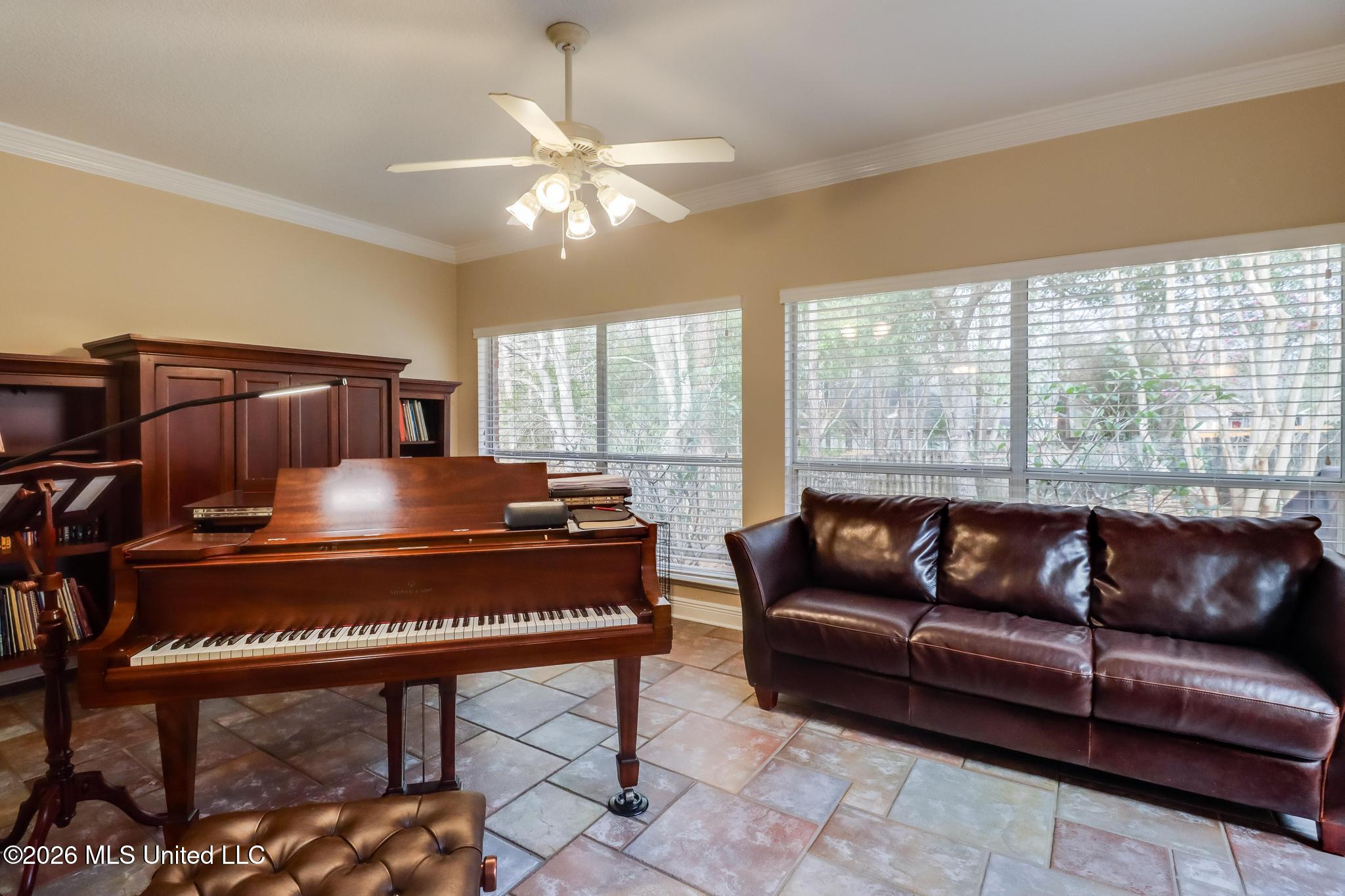 6423 Iona Street Property Photo 12